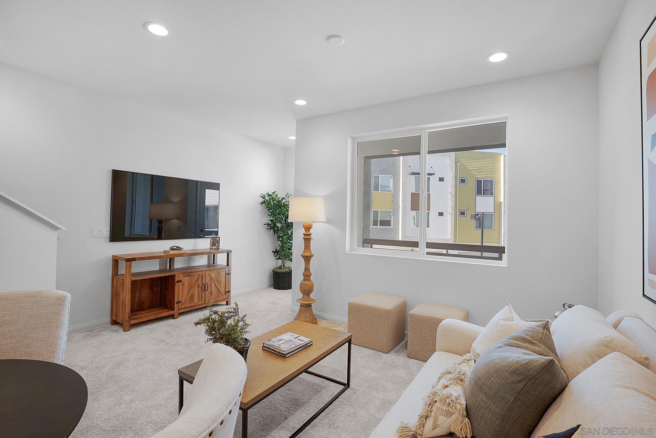 Detail Gallery Image 15 of 44 For 370  Gateway Dr, El Cajon,  CA 92020 - 3 Beds | 3 Baths