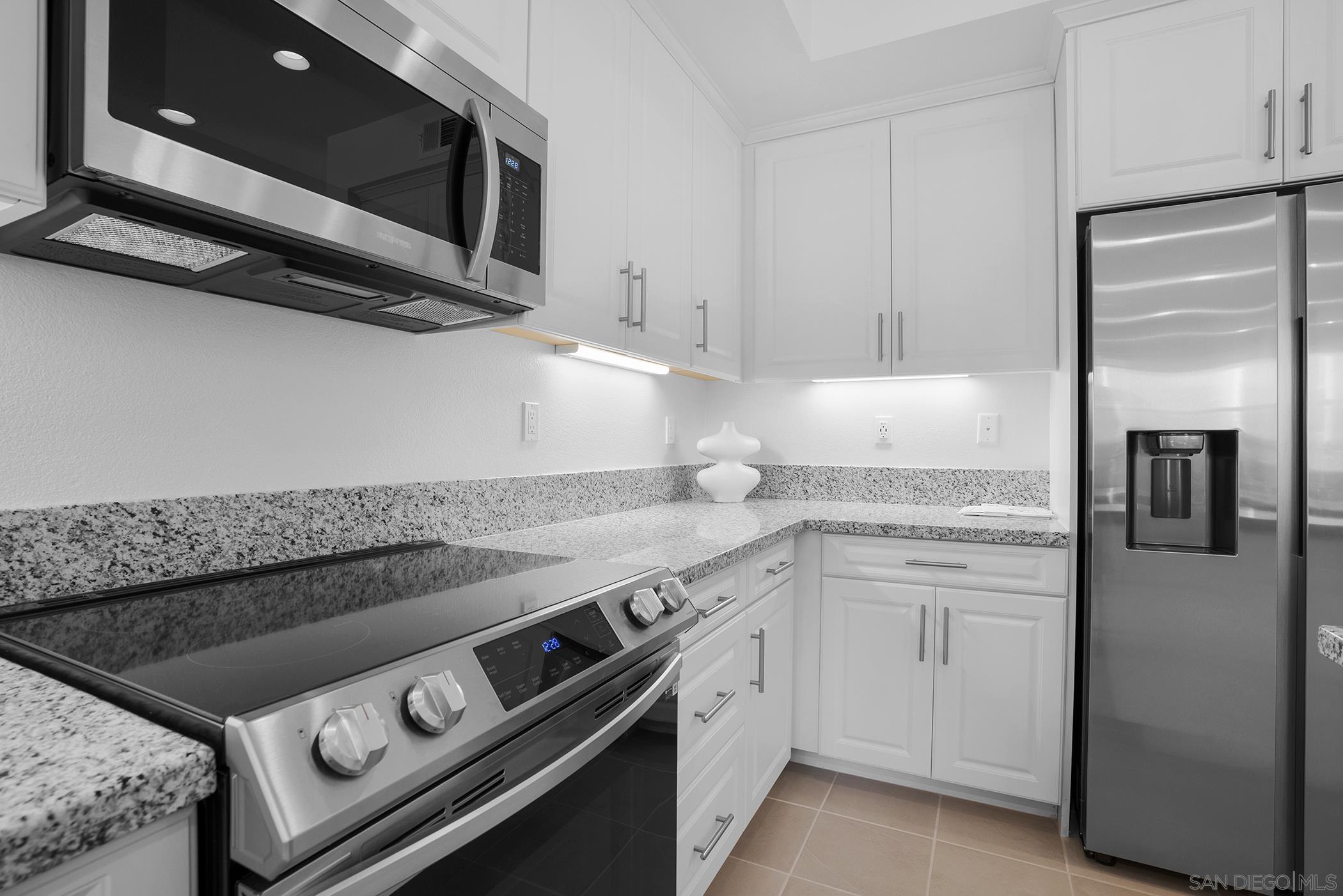 Detail Gallery Image 17 of 44 For 370  Gateway Dr, El Cajon,  CA 92020 - 3 Beds | 3 Baths