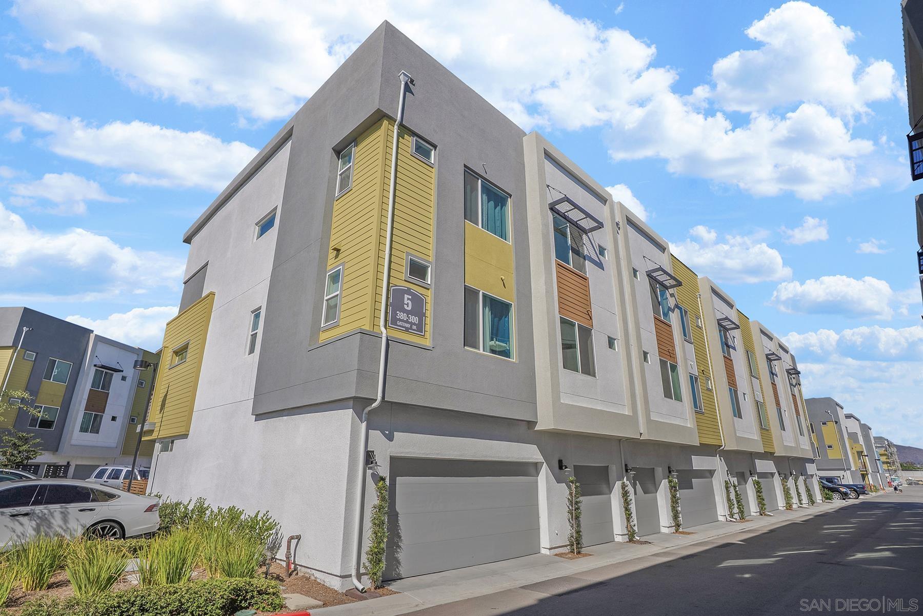 Detail Gallery Image 3 of 44 For 370  Gateway Dr, El Cajon,  CA 92020 - 3 Beds | 3 Baths