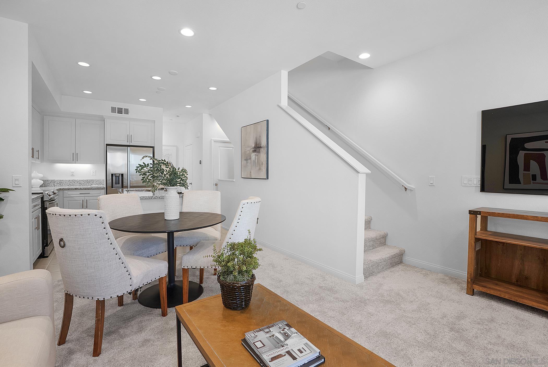 Detail Gallery Image 22 of 44 For 370  Gateway Dr, El Cajon,  CA 92020 - 3 Beds | 3 Baths