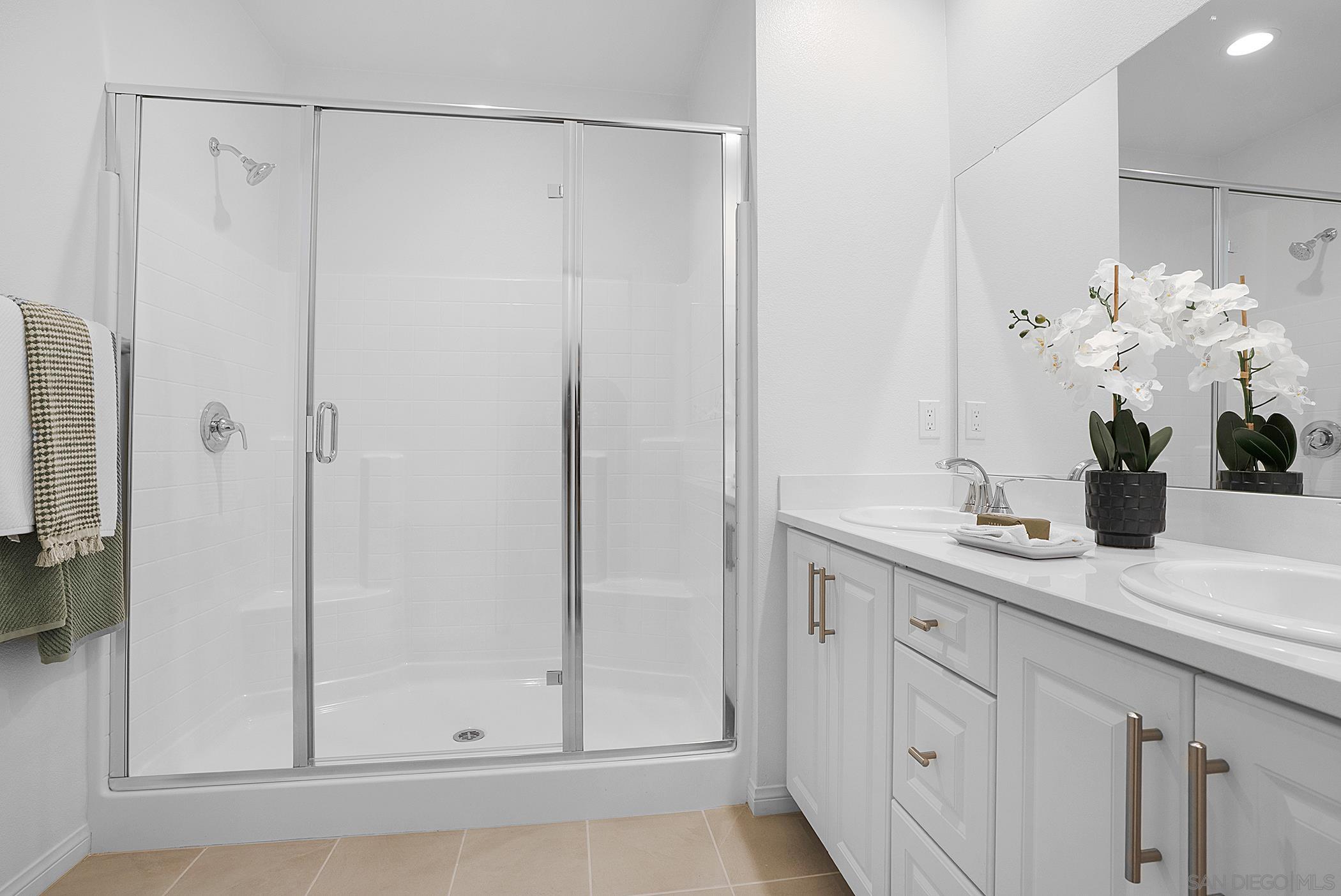 Detail Gallery Image 29 of 44 For 370  Gateway Dr, El Cajon,  CA 92020 - 3 Beds | 3 Baths