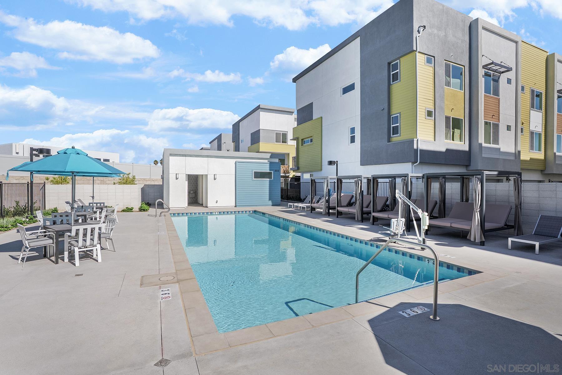 Detail Gallery Image 41 of 44 For 370  Gateway Dr, El Cajon,  CA 92020 - 3 Beds | 3 Baths