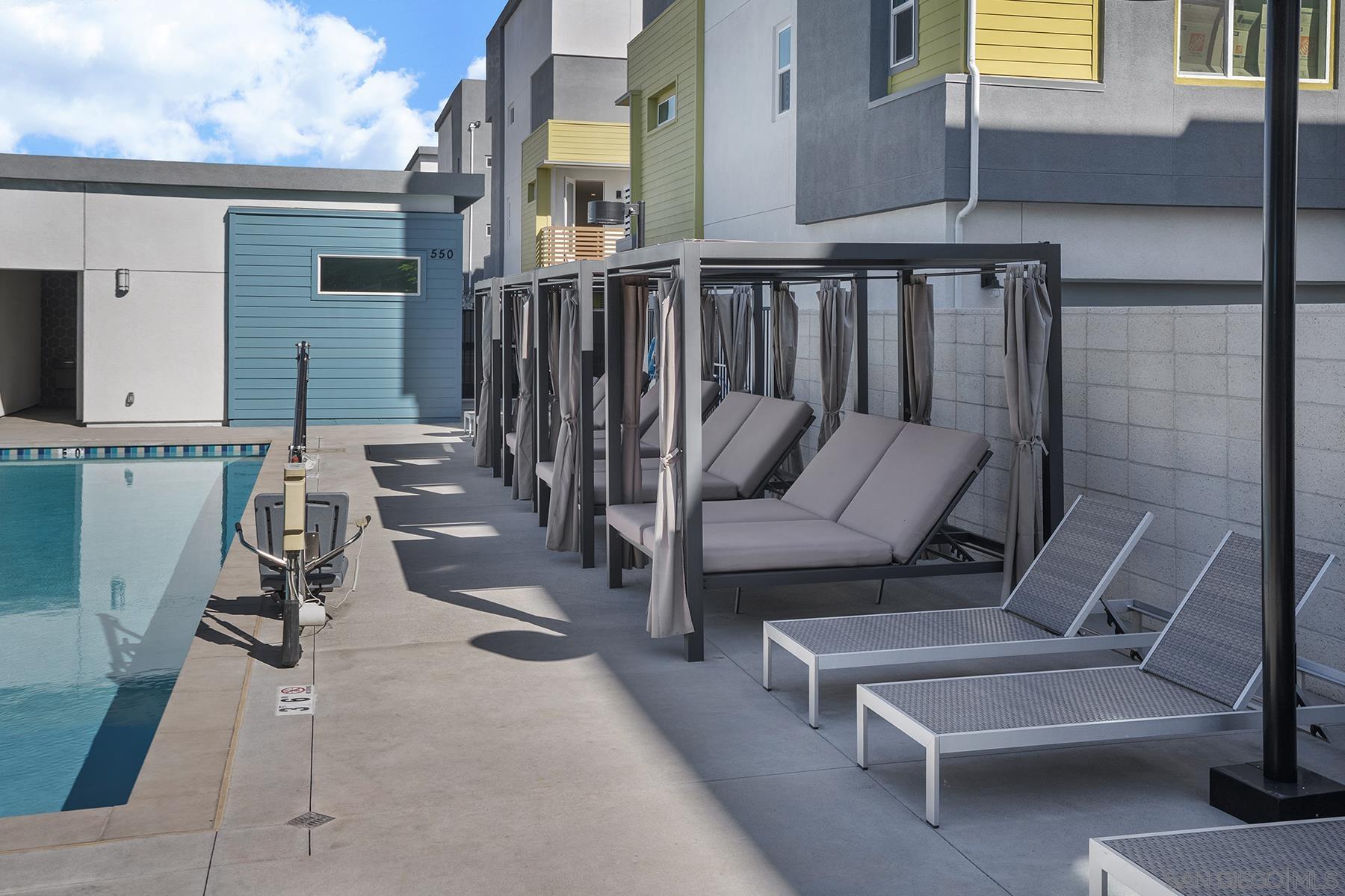 Detail Gallery Image 43 of 44 For 370  Gateway Dr, El Cajon,  CA 92020 - 3 Beds | 3 Baths