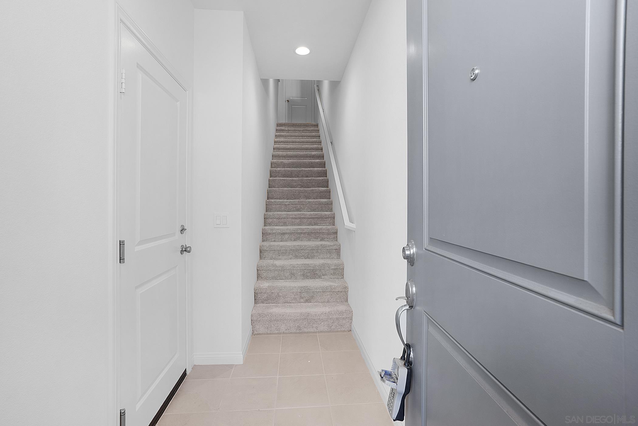 Detail Gallery Image 7 of 44 For 370  Gateway Dr, El Cajon,  CA 92020 - 3 Beds | 3 Baths