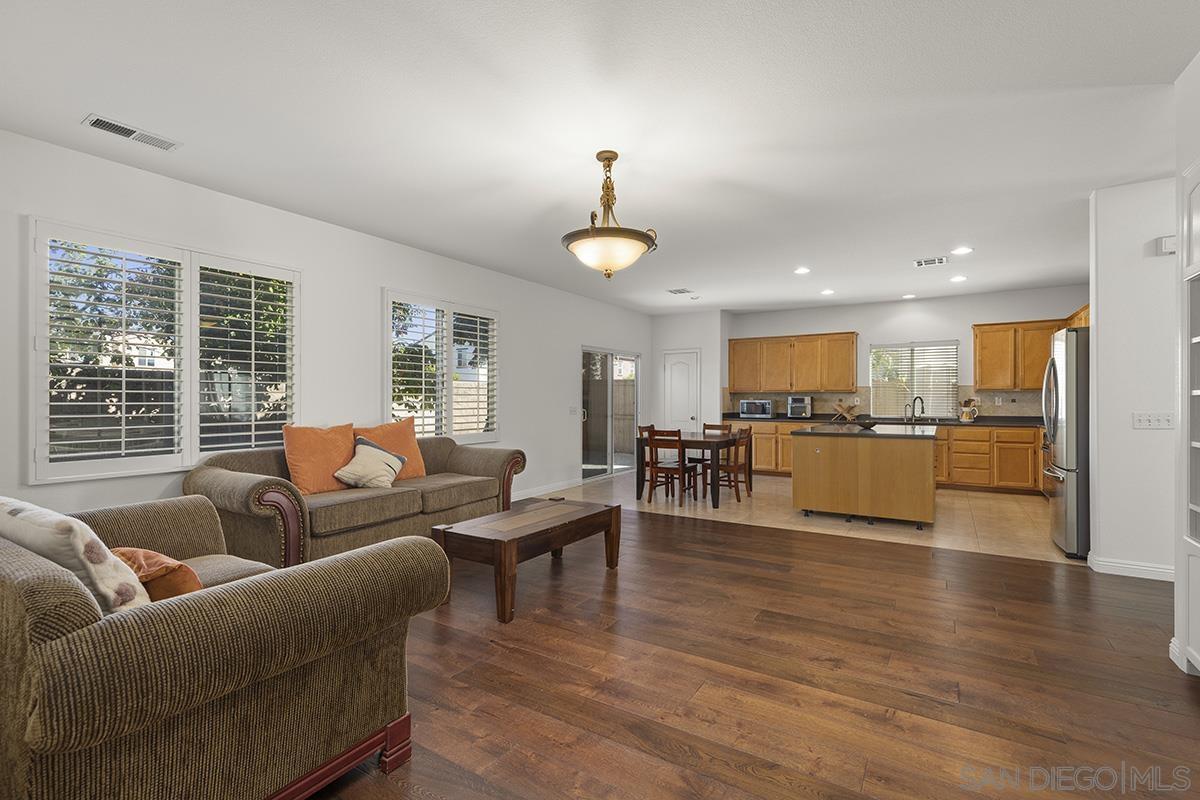 Detail Gallery Image 17 of 43 For 4322  Vista Verde Way, Oceanside,  CA 92057 - 5 Beds | 3 Baths