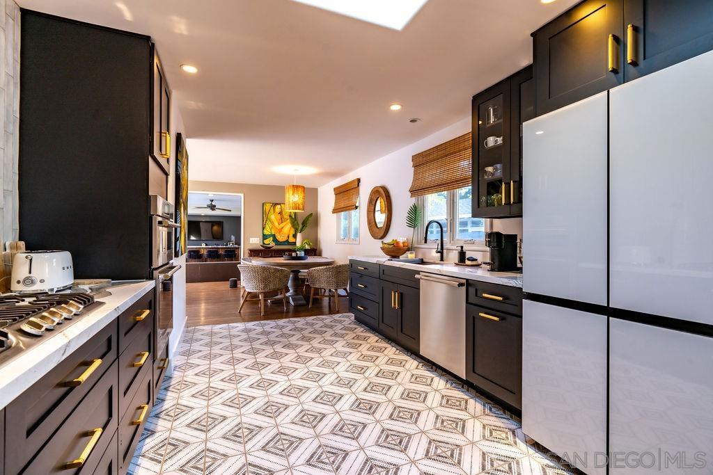 Detail Gallery Image 12 of 54 For 6232  La Jolla Blvd, La Jolla,  CA 92037 - 4 Beds | 3 Baths