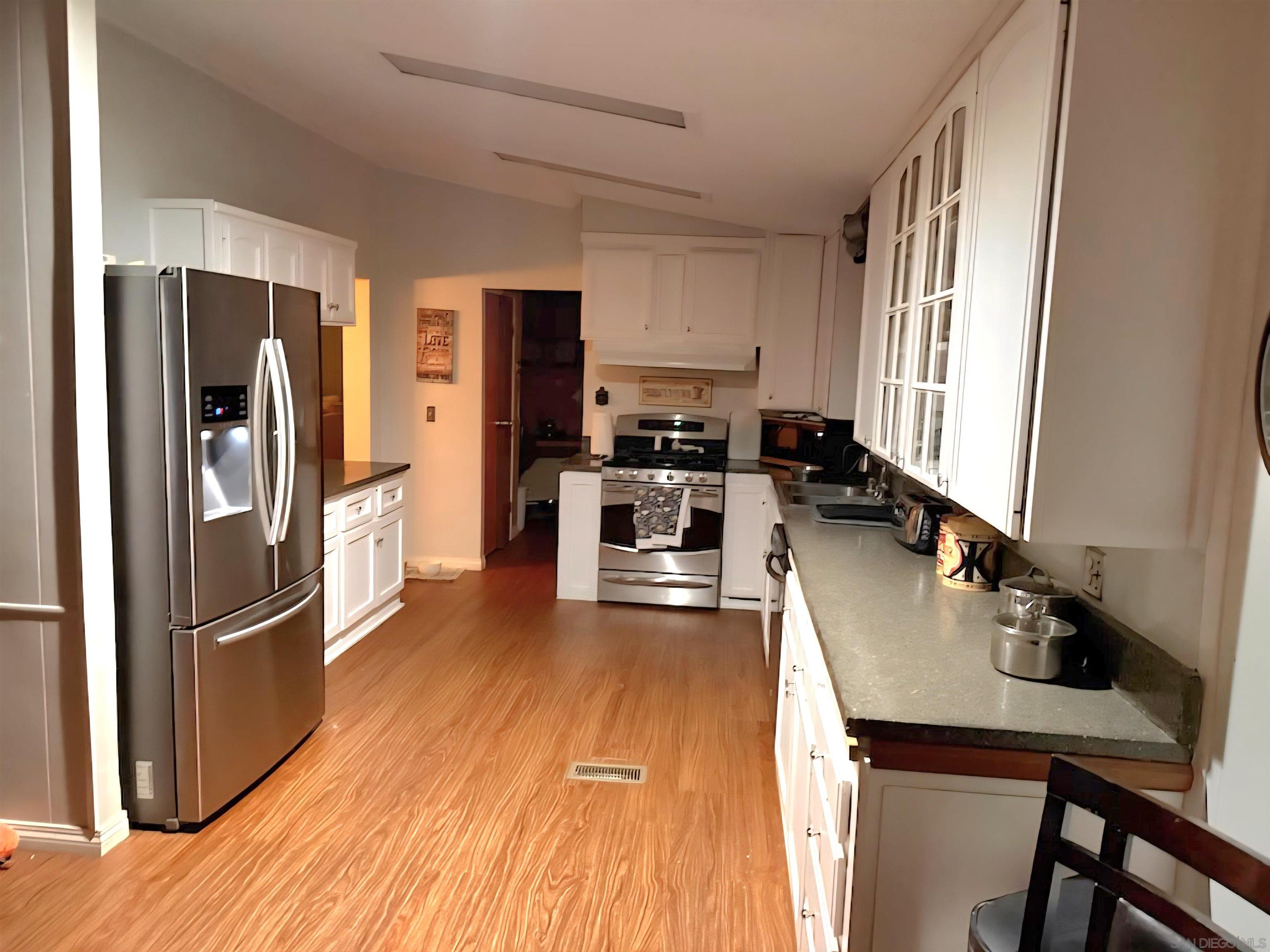 Detail Gallery Image 12 of 19 For 629  via Santiago, Vista,  CA 92081 - 2 Beds | 2 Baths