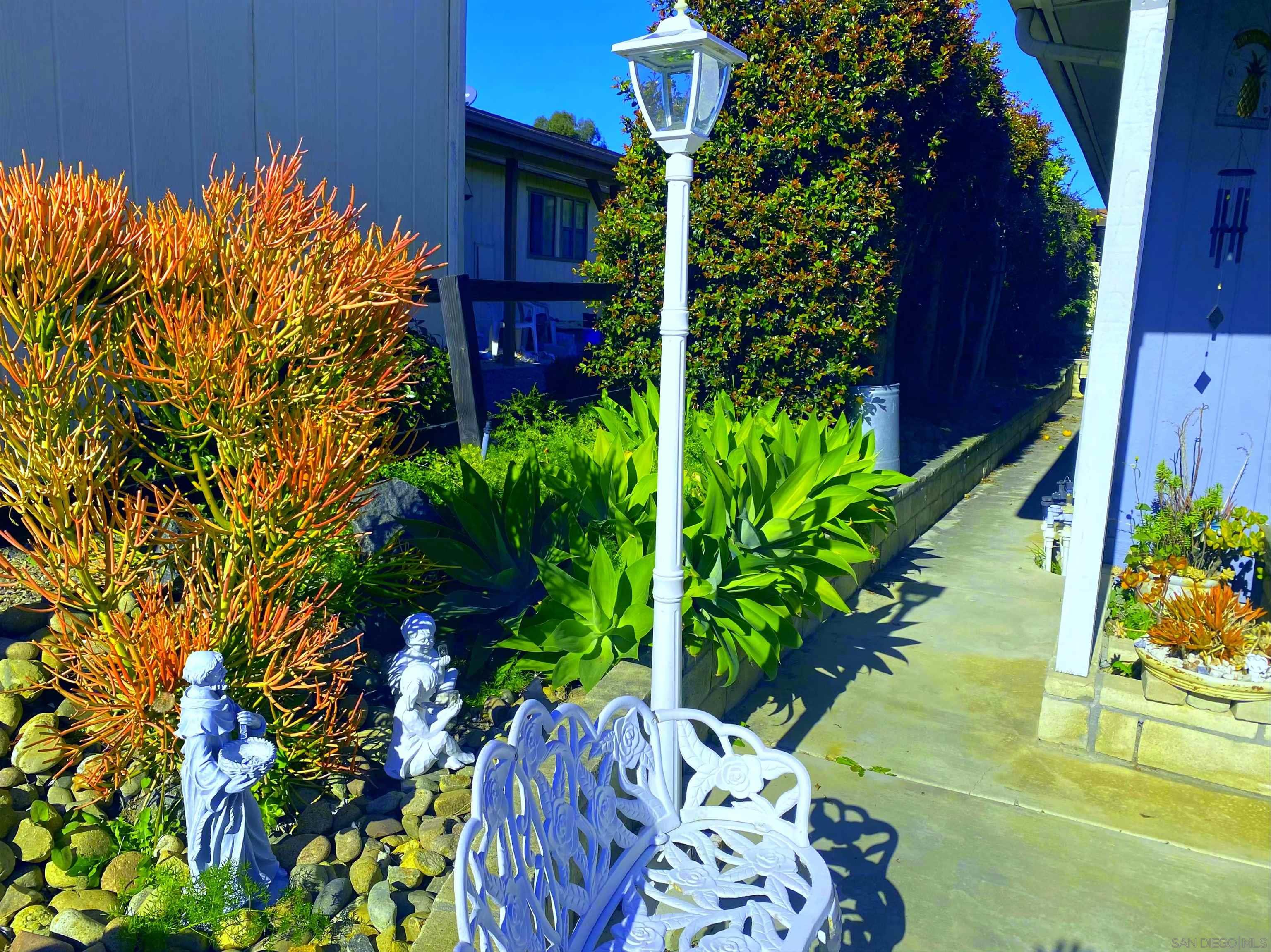 Detail Gallery Image 17 of 19 For 629  via Santiago, Vista,  CA 92081 - 2 Beds | 2 Baths