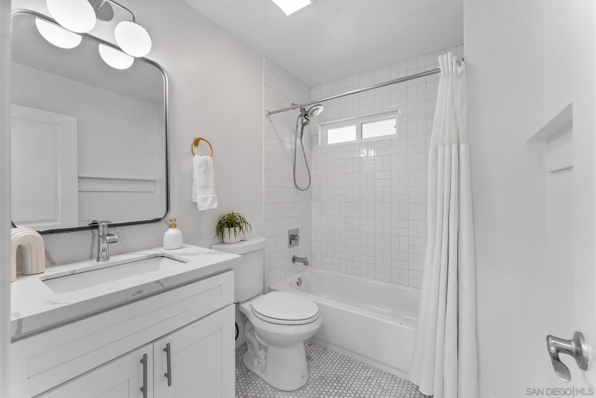 Detail Gallery Image 21 of 46 For 703  40th St, San Diego,  CA 92102 - 5 Beds | 2 Baths