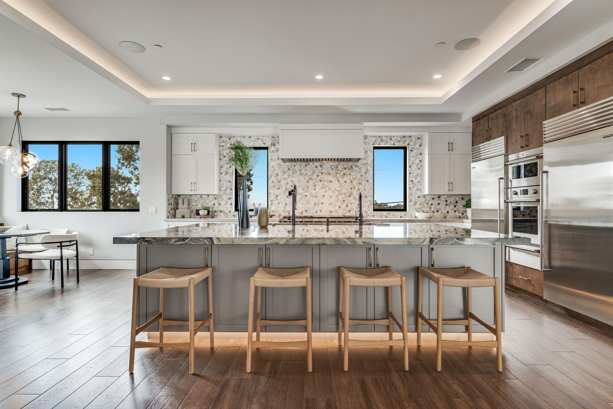 Detail Gallery Image 21 of 75 For 6389  Castejon, La Jolla,  CA 92037 - 6 Beds | 7/2 Baths