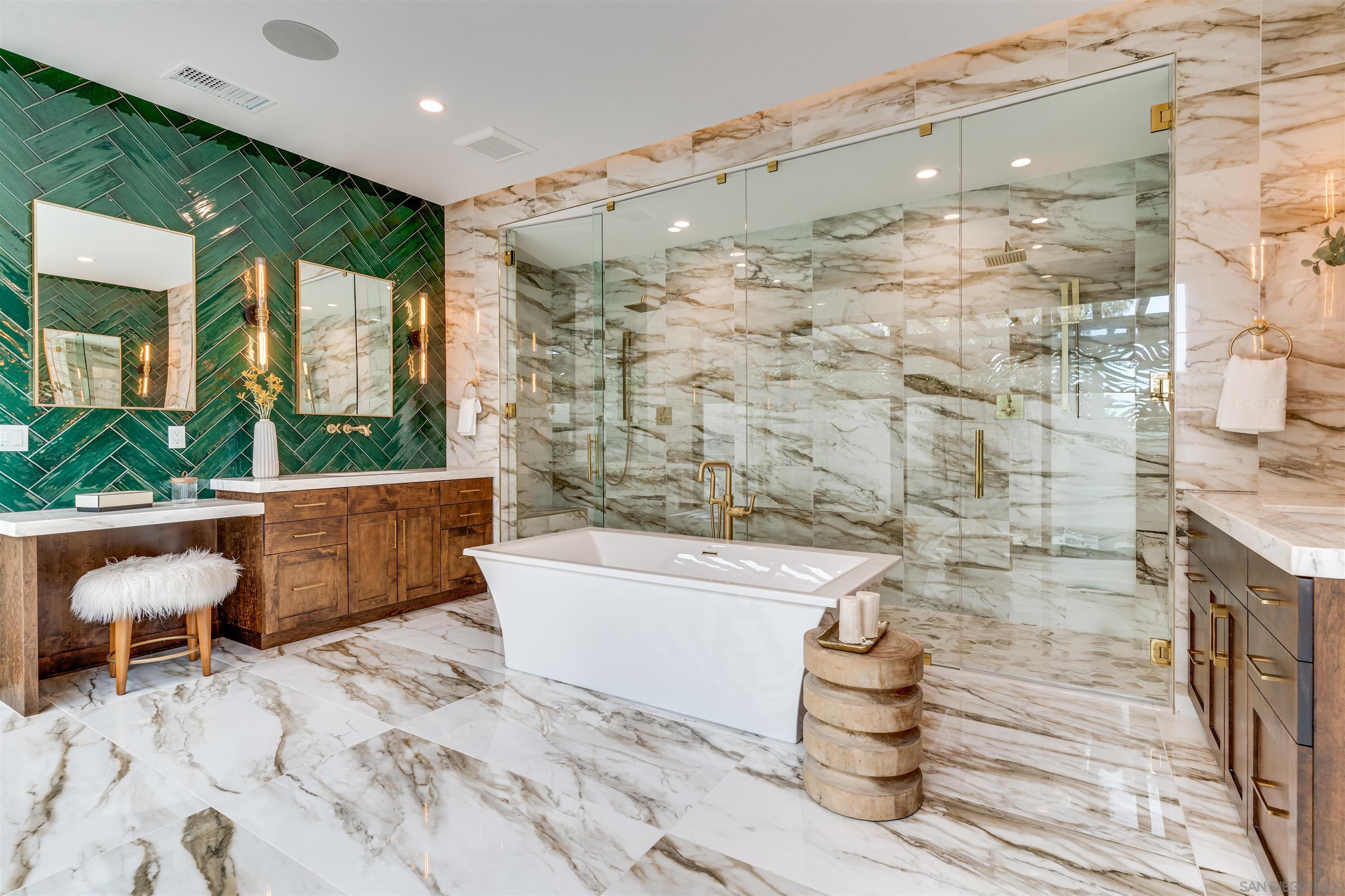 Detail Gallery Image 29 of 75 For 6389  Castejon, La Jolla,  CA 92037 - 6 Beds | 7/2 Baths