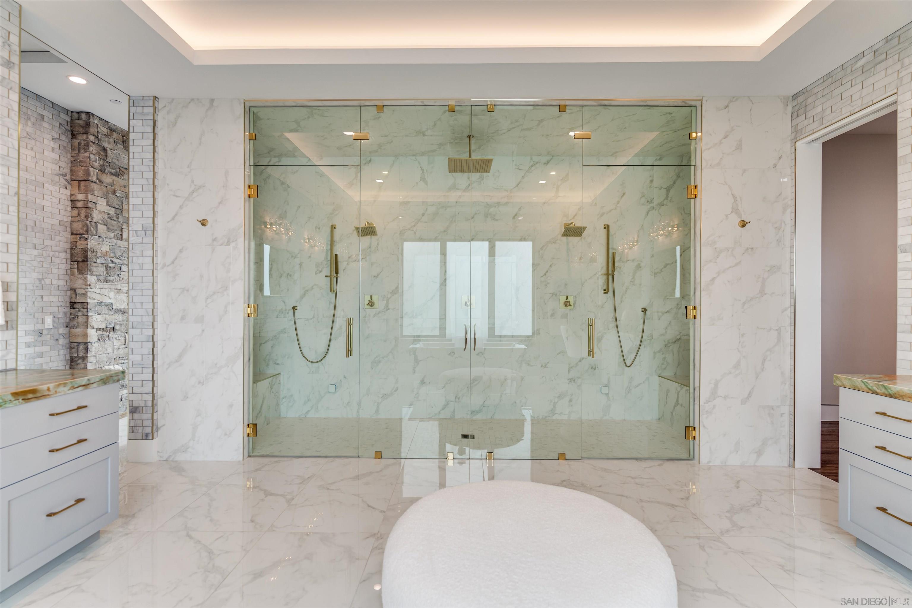 Detail Gallery Image 39 of 75 For 6389  Castejon, La Jolla,  CA 92037 - 6 Beds | 7/2 Baths