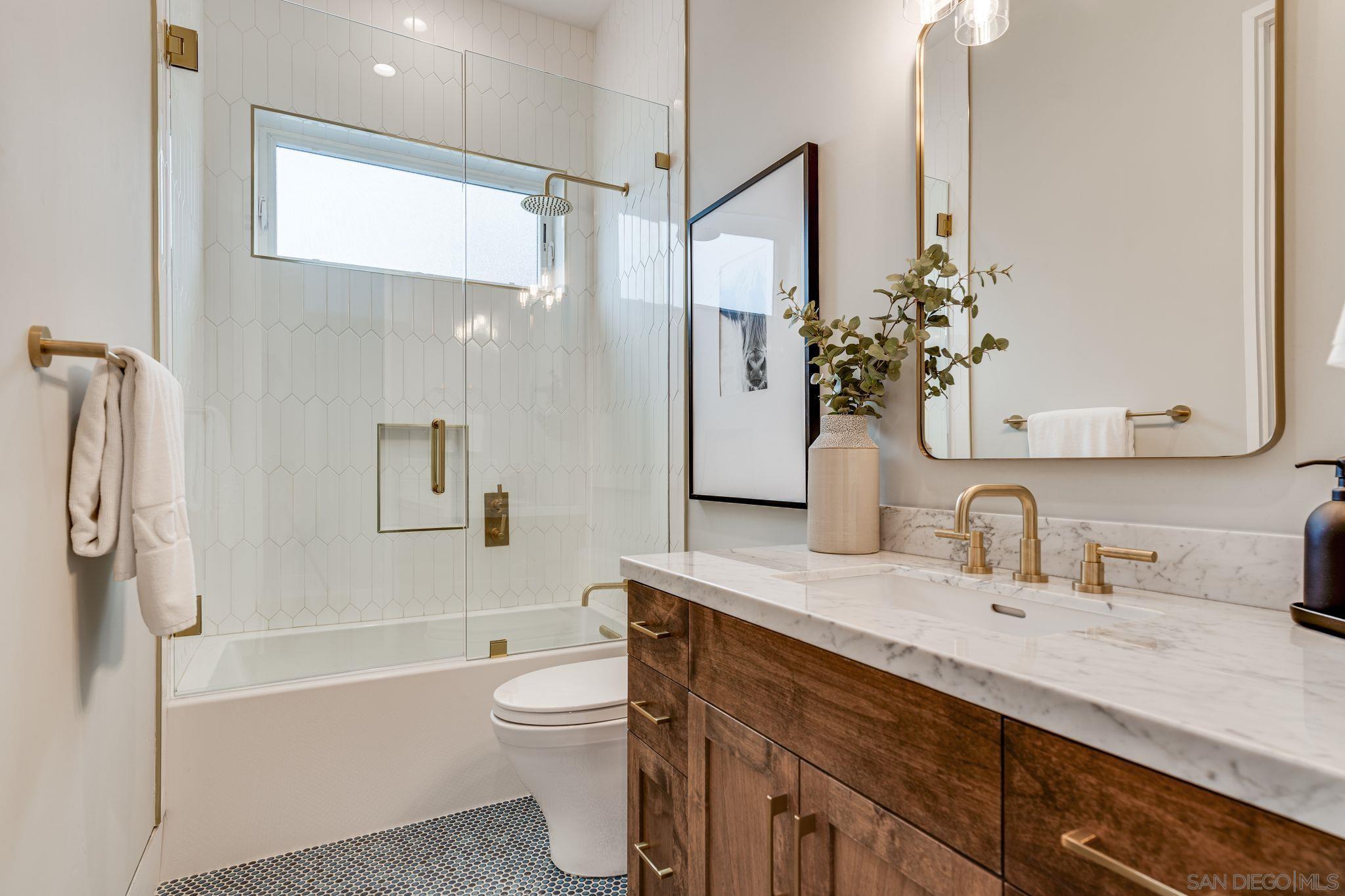 Detail Gallery Image 42 of 75 For 6389  Castejon, La Jolla,  CA 92037 - 6 Beds | 7/2 Baths