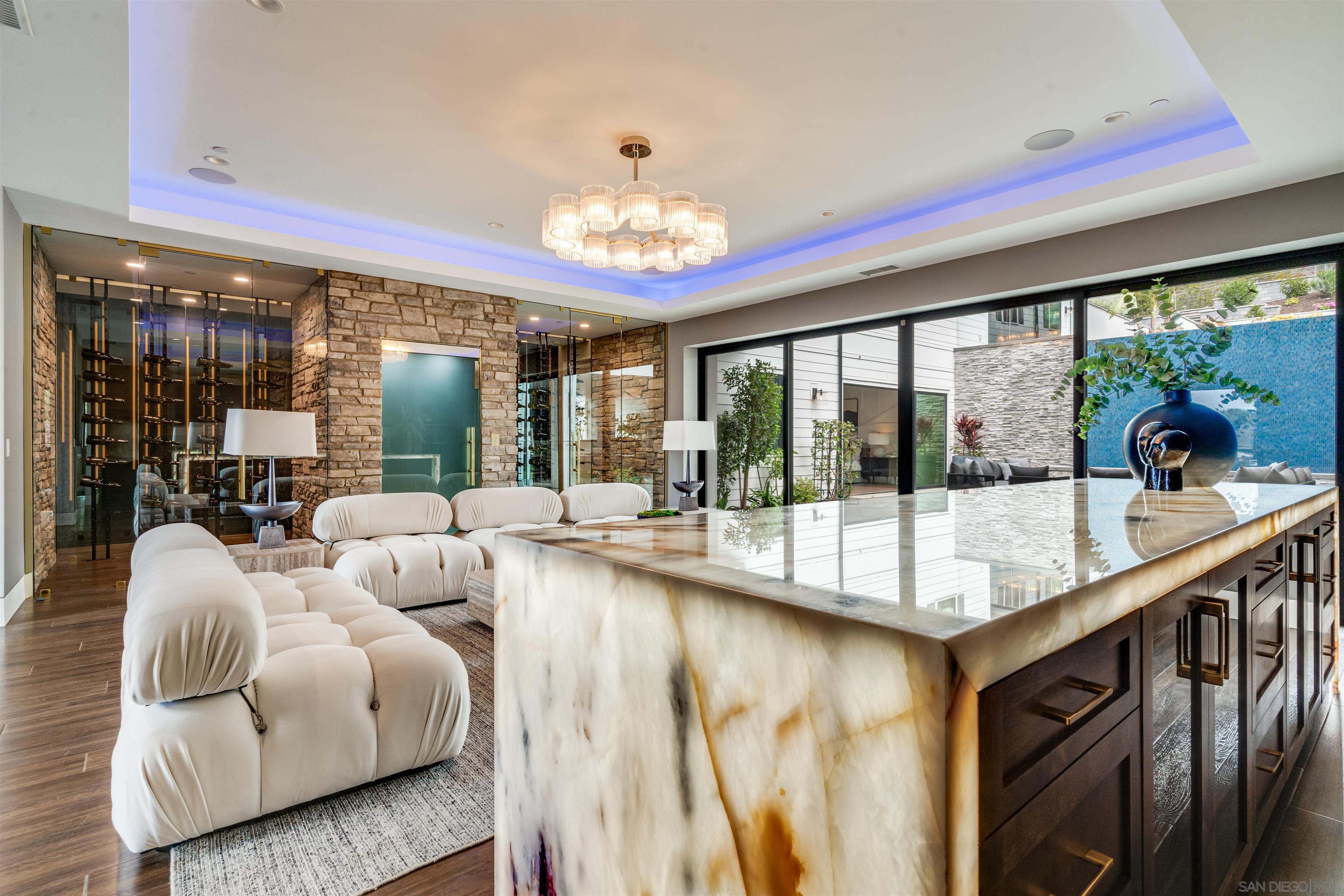 Detail Gallery Image 7 of 75 For 6389  Castejon, La Jolla,  CA 92037 - 6 Beds | 7/2 Baths