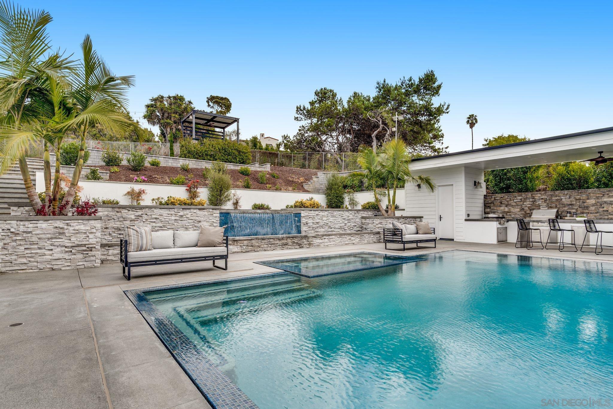 Detail Gallery Image 61 of 75 For 6389  Castejon, La Jolla,  CA 92037 - 6 Beds | 7/2 Baths