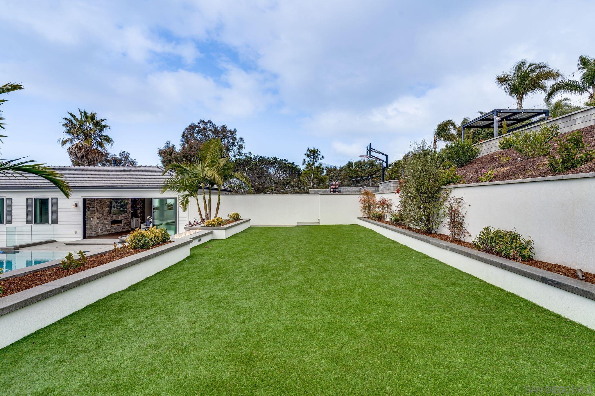 Detail Gallery Image 65 of 75 For 6389  Castejon, La Jolla,  CA 92037 - 6 Beds | 7/2 Baths