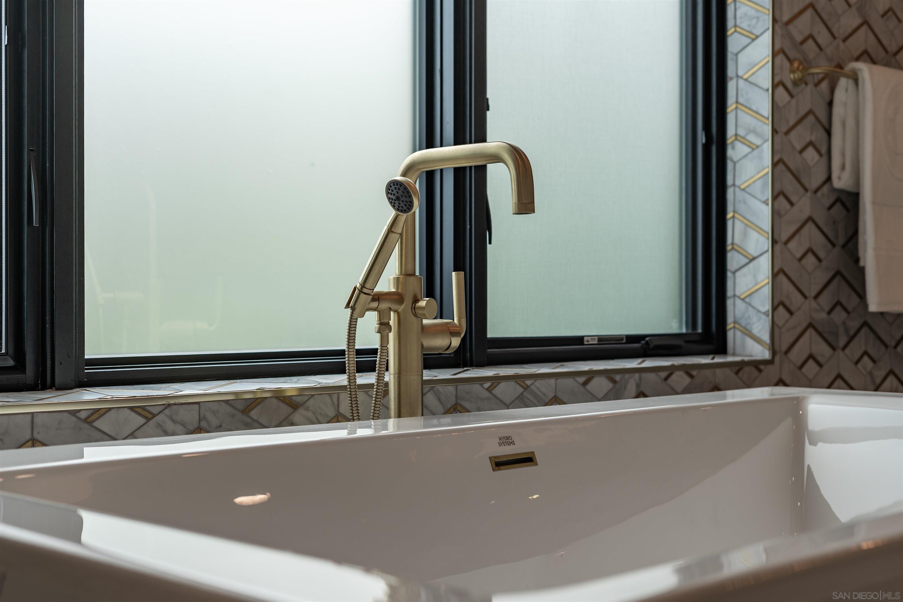 Detail Gallery Image 68 of 75 For 6389  Castejon, La Jolla,  CA 92037 - 6 Beds | 7/2 Baths