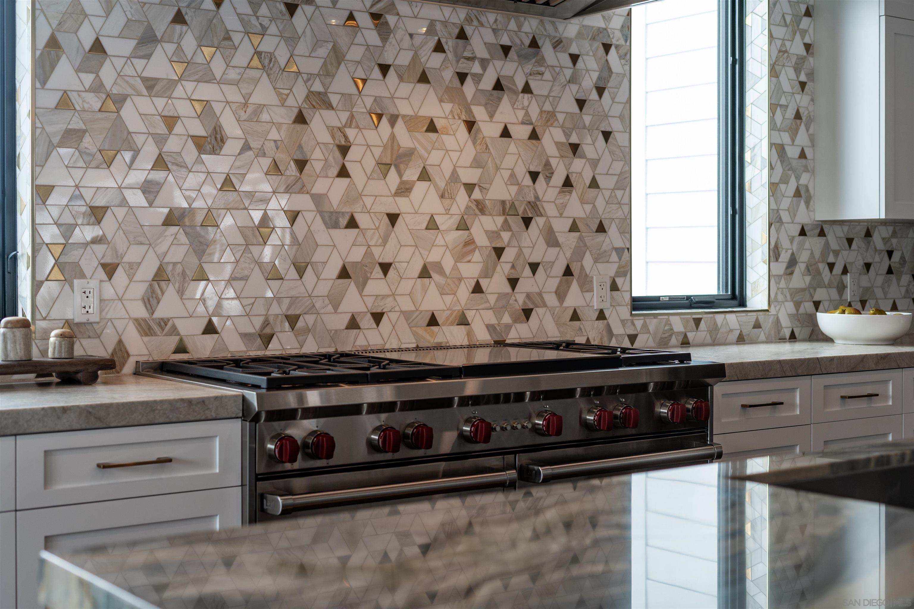 Detail Gallery Image 70 of 75 For 6389  Castejon, La Jolla,  CA 92037 - 6 Beds | 7/2 Baths