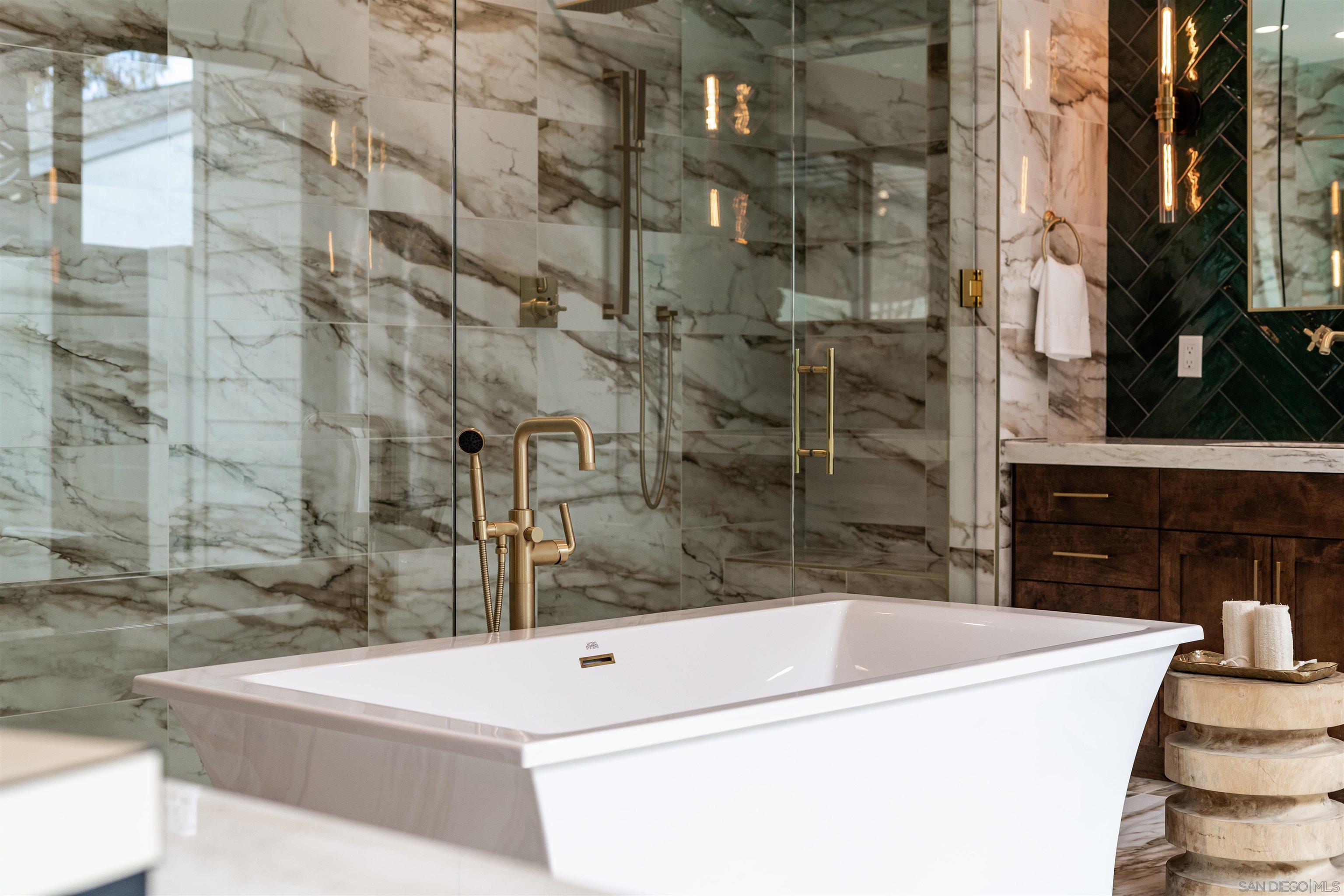 Detail Gallery Image 73 of 75 For 6389  Castejon, La Jolla,  CA 92037 - 6 Beds | 7/2 Baths