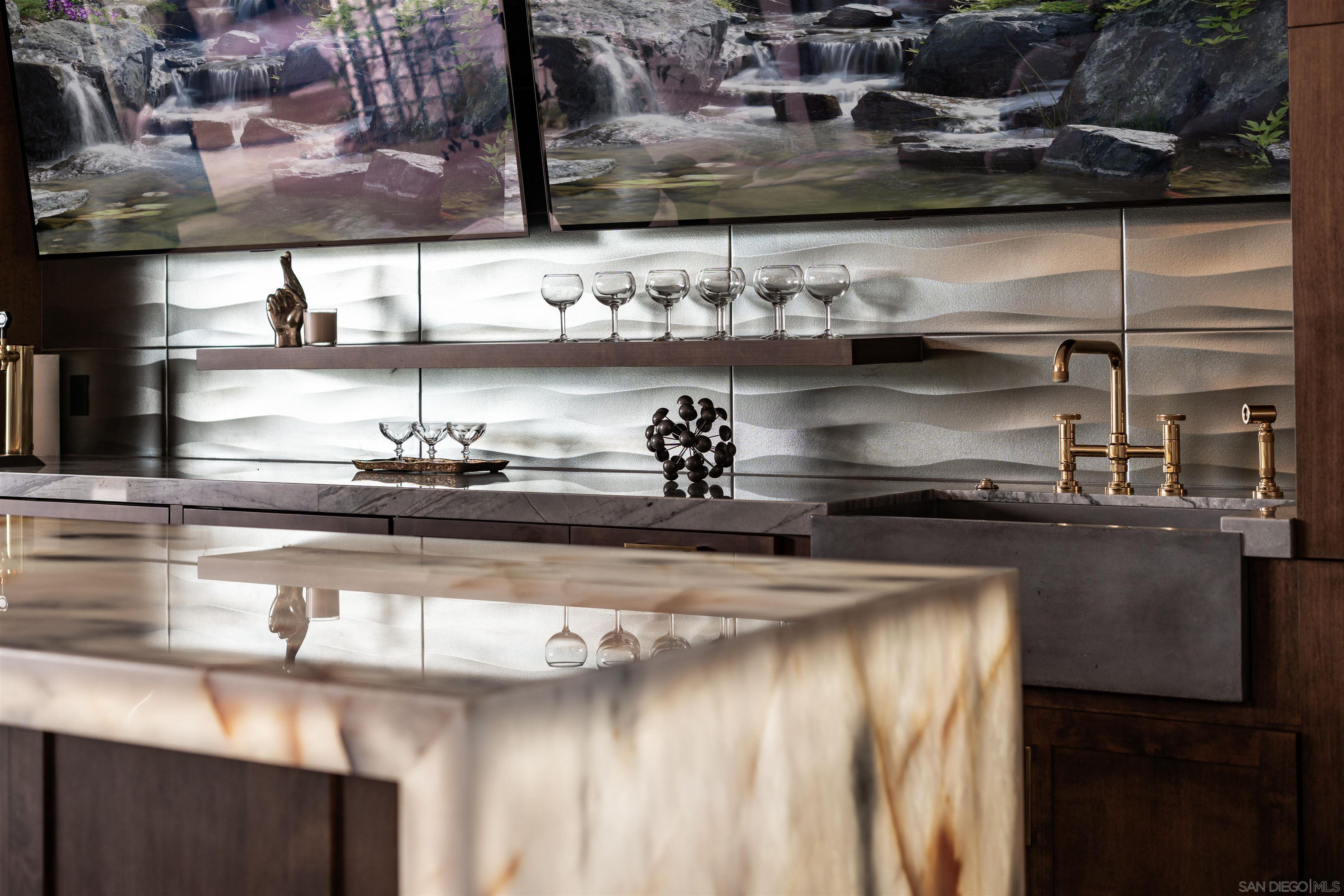 Detail Gallery Image 74 of 75 For 6389  Castejon, La Jolla,  CA 92037 - 6 Beds | 7/2 Baths