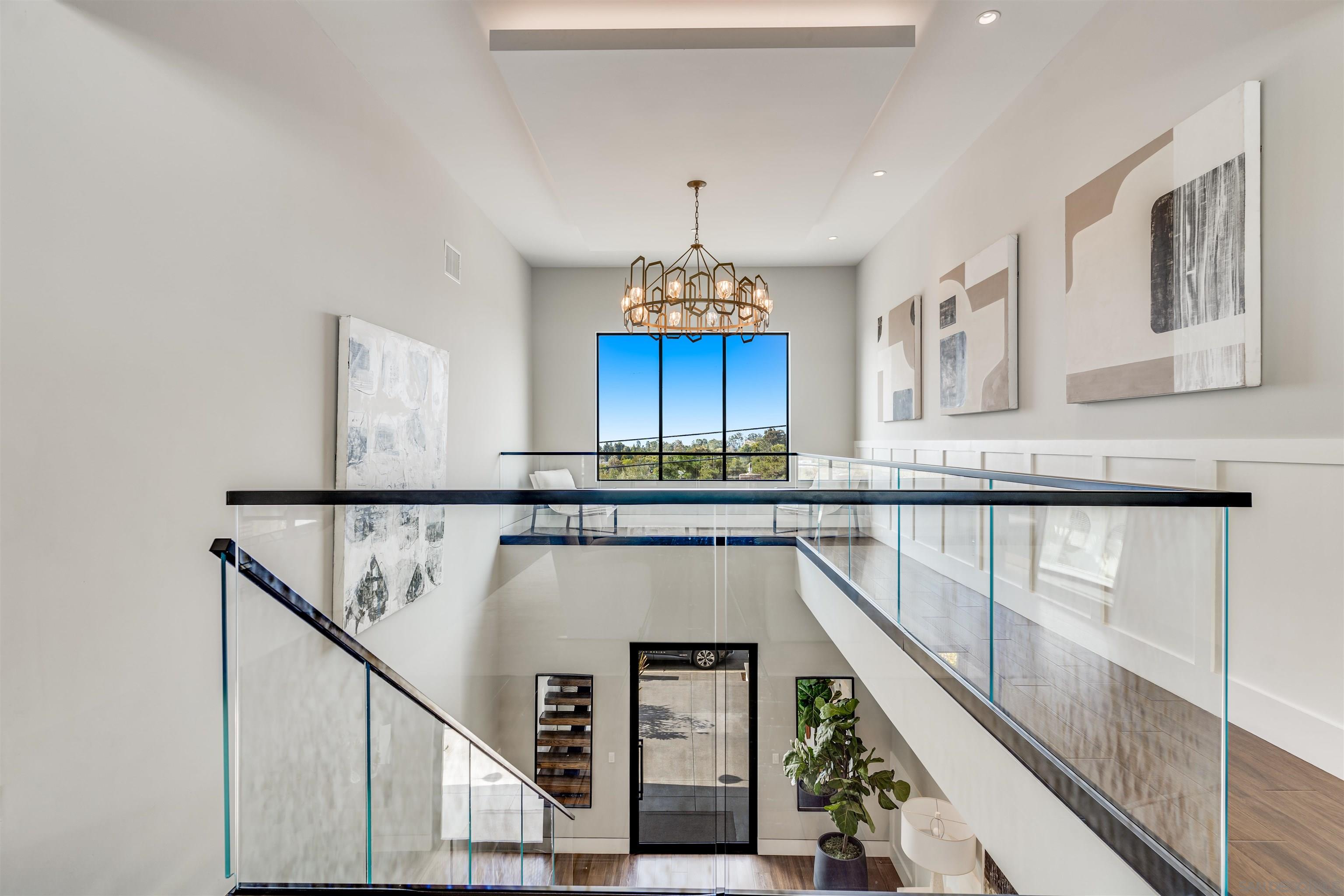 Detail Gallery Image 9 of 75 For 6389  Castejon, La Jolla,  CA 92037 - 6 Beds | 7/2 Baths