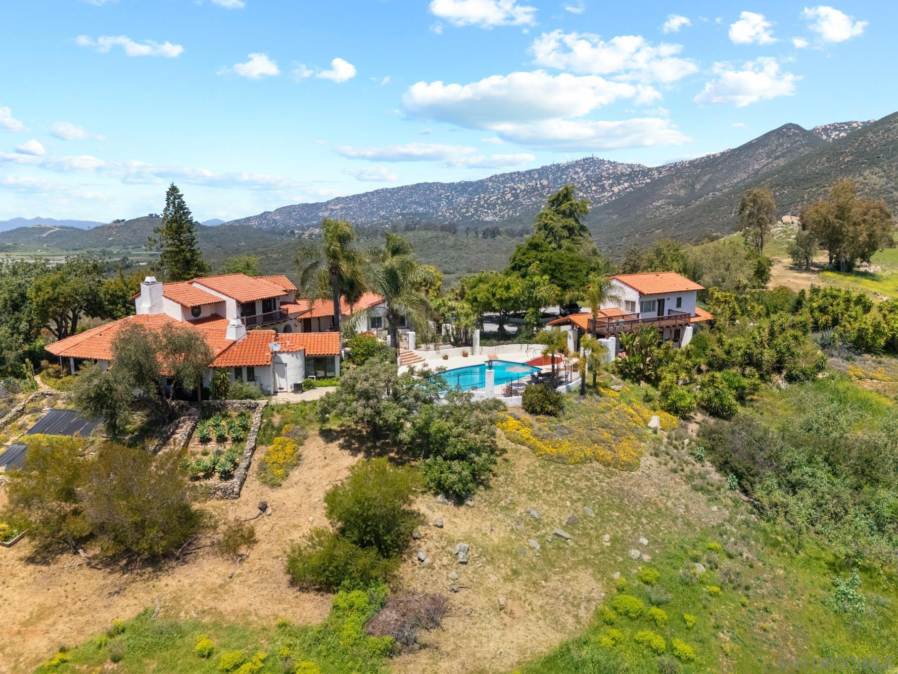 Detail Gallery Image 3 of 70 For 17156  Dos Hermanos, Poway,  CA 92064 - 5 Beds | 4 Baths