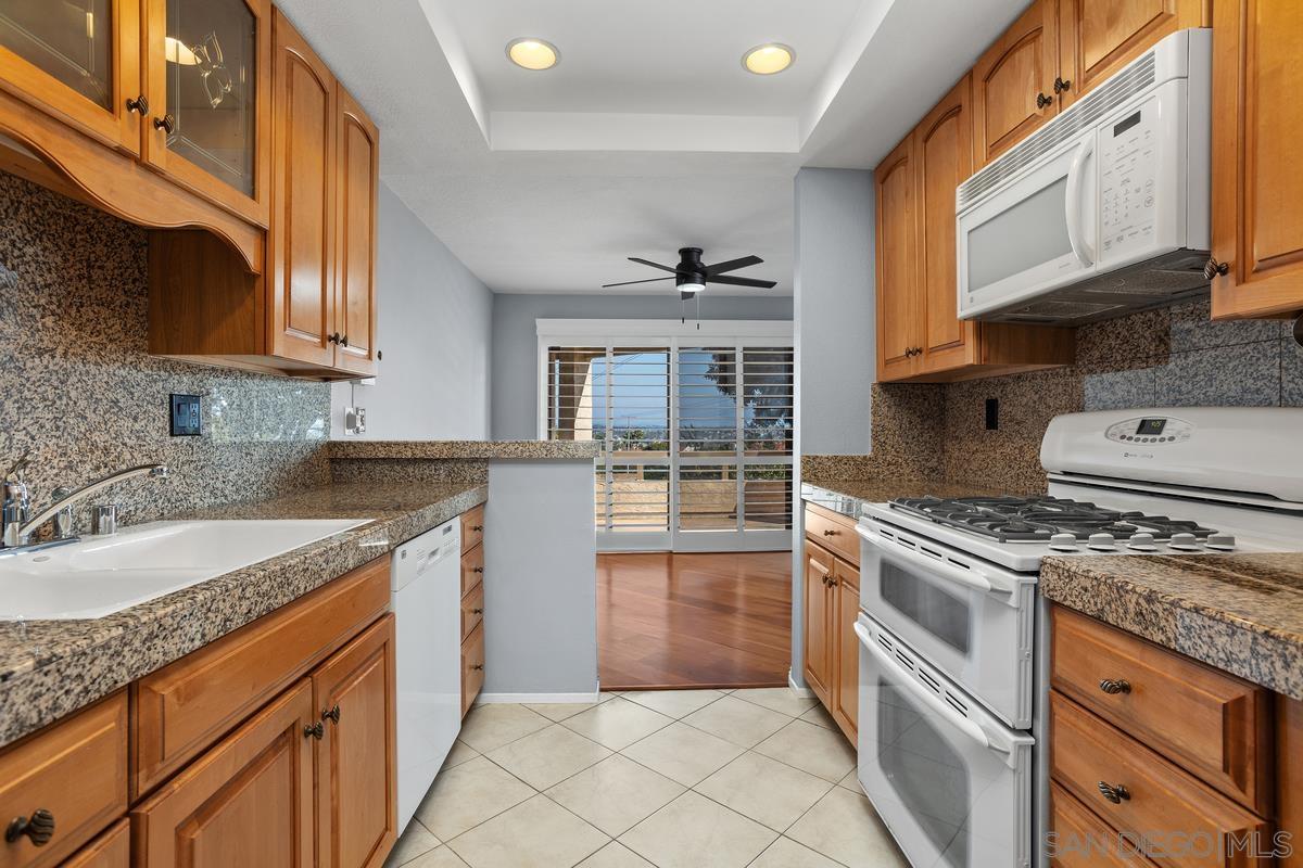 Detail Gallery Image 11 of 41 For 1914  Swallow Ln, Carlsbad,  CA 92009 - 2 Beds | 2 Baths