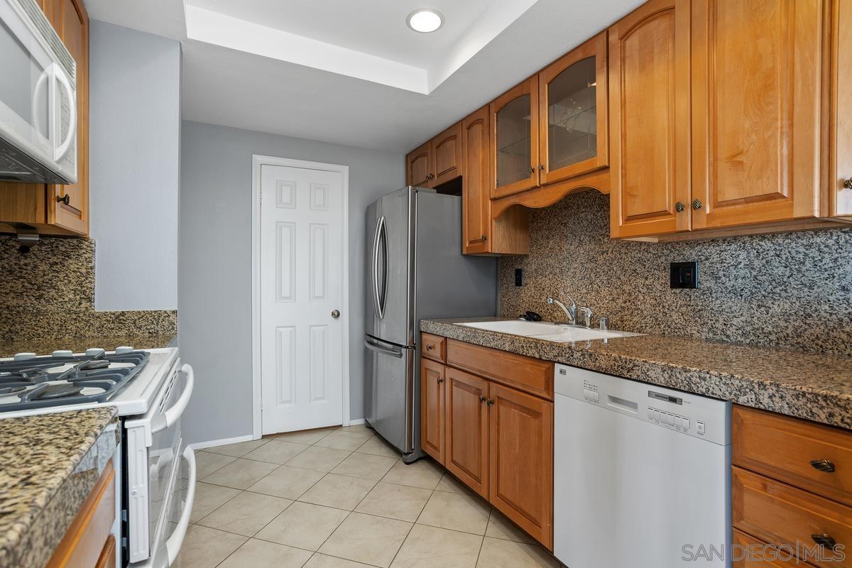 Detail Gallery Image 12 of 41 For 1914  Swallow Ln, Carlsbad,  CA 92009 - 2 Beds | 2 Baths