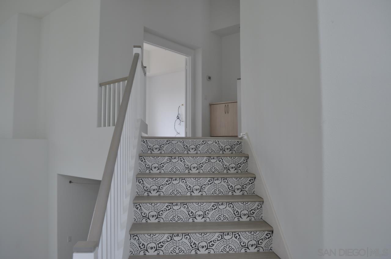 Detail Gallery Image 8 of 26 For 6135  Glenchester Row, La Jolla,  CA 92037 - 4 Beds | 2/1 Baths