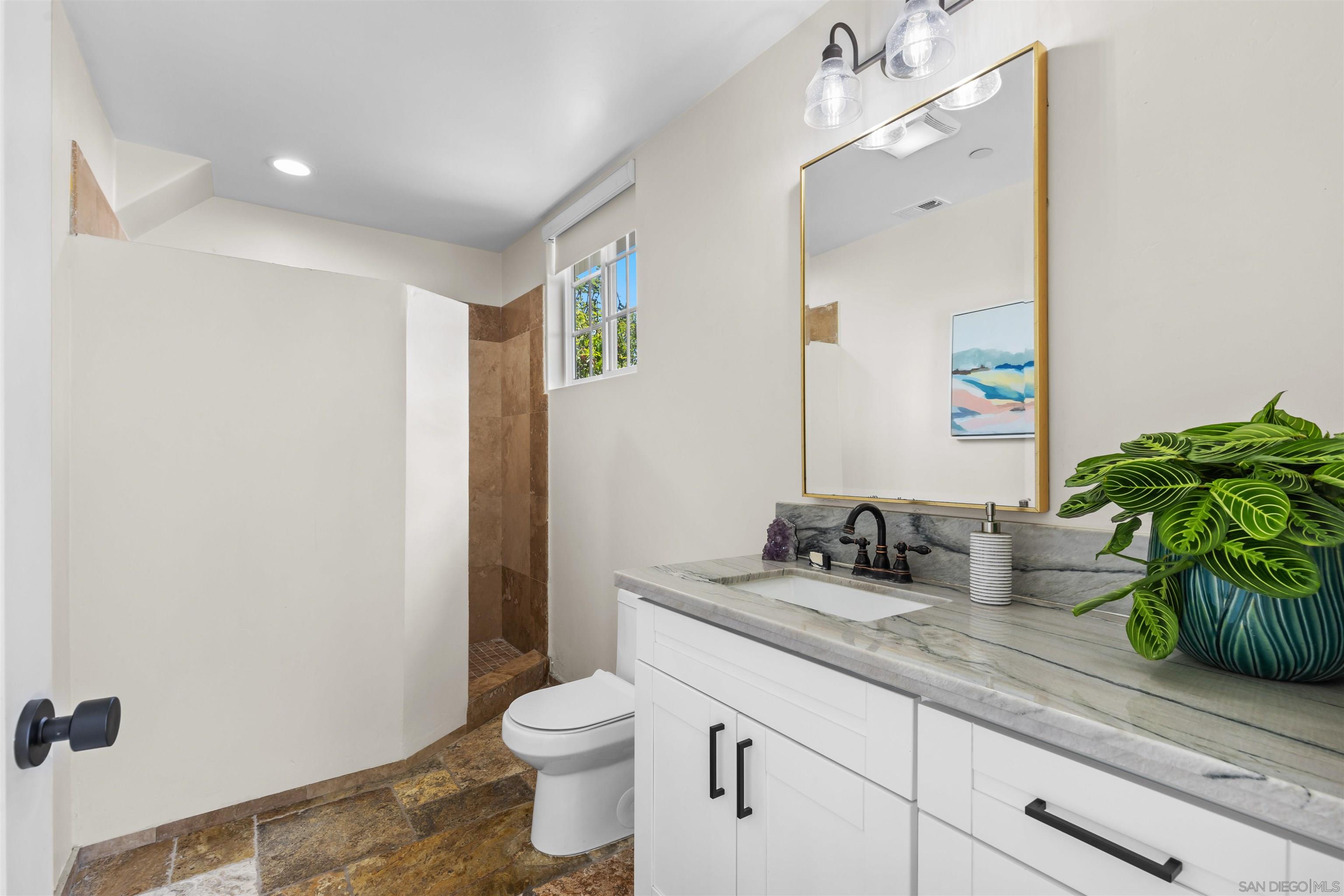 Detail Gallery Image 19 of 41 For 1280   Santa Fe Dr, Encinitas,  CA 92024 - 4 Beds | 4/1 Baths