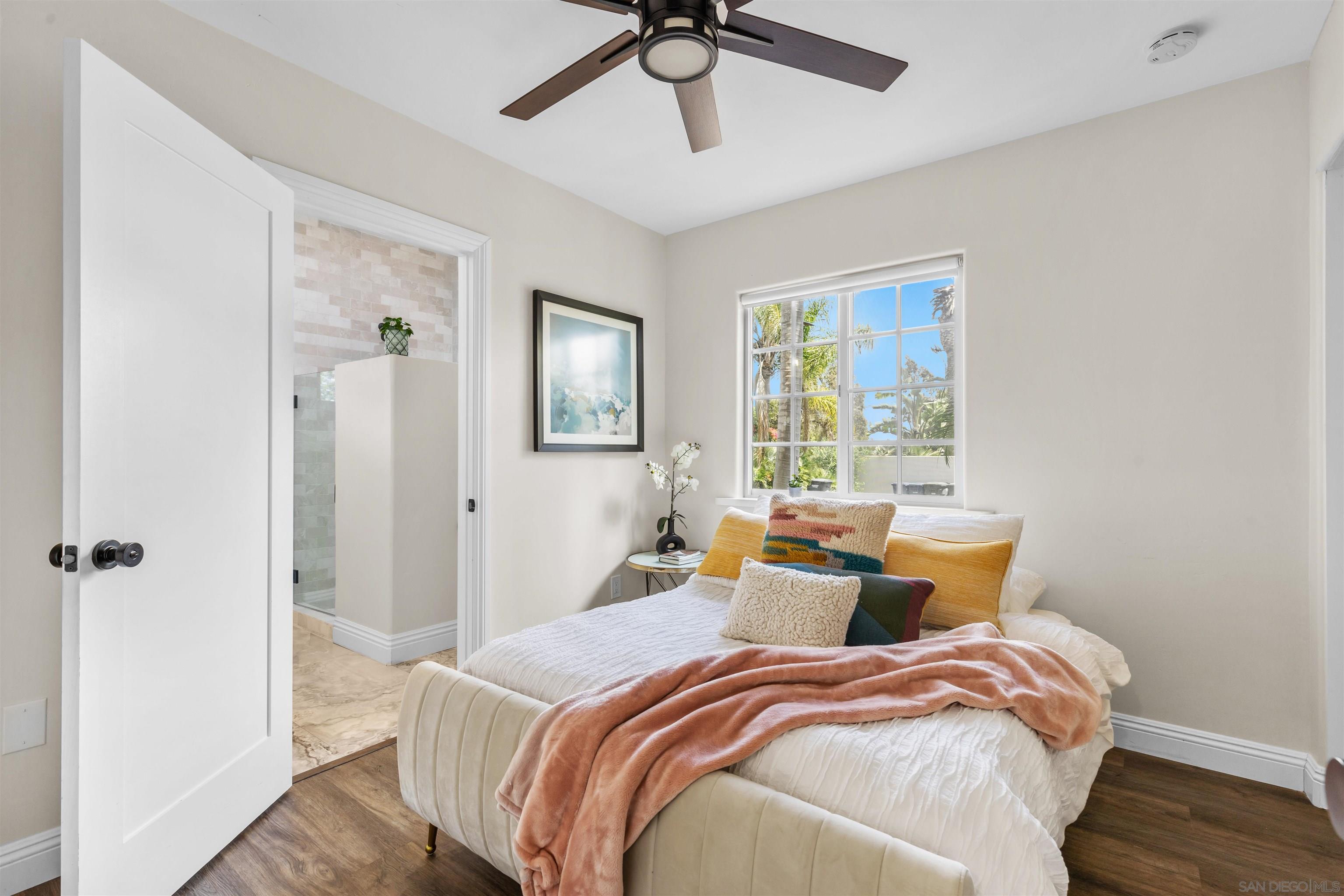 Detail Gallery Image 8 of 41 For 1280   Santa Fe Dr, Encinitas,  CA 92024 - 4 Beds | 4/1 Baths