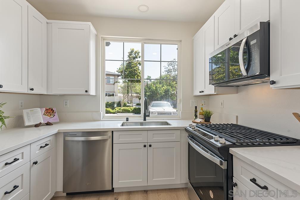 Detail Gallery Image 11 of 41 For 2861 W Canyon Ave, San Diego,  CA 92123 - 3 Beds | 2/1 Baths
