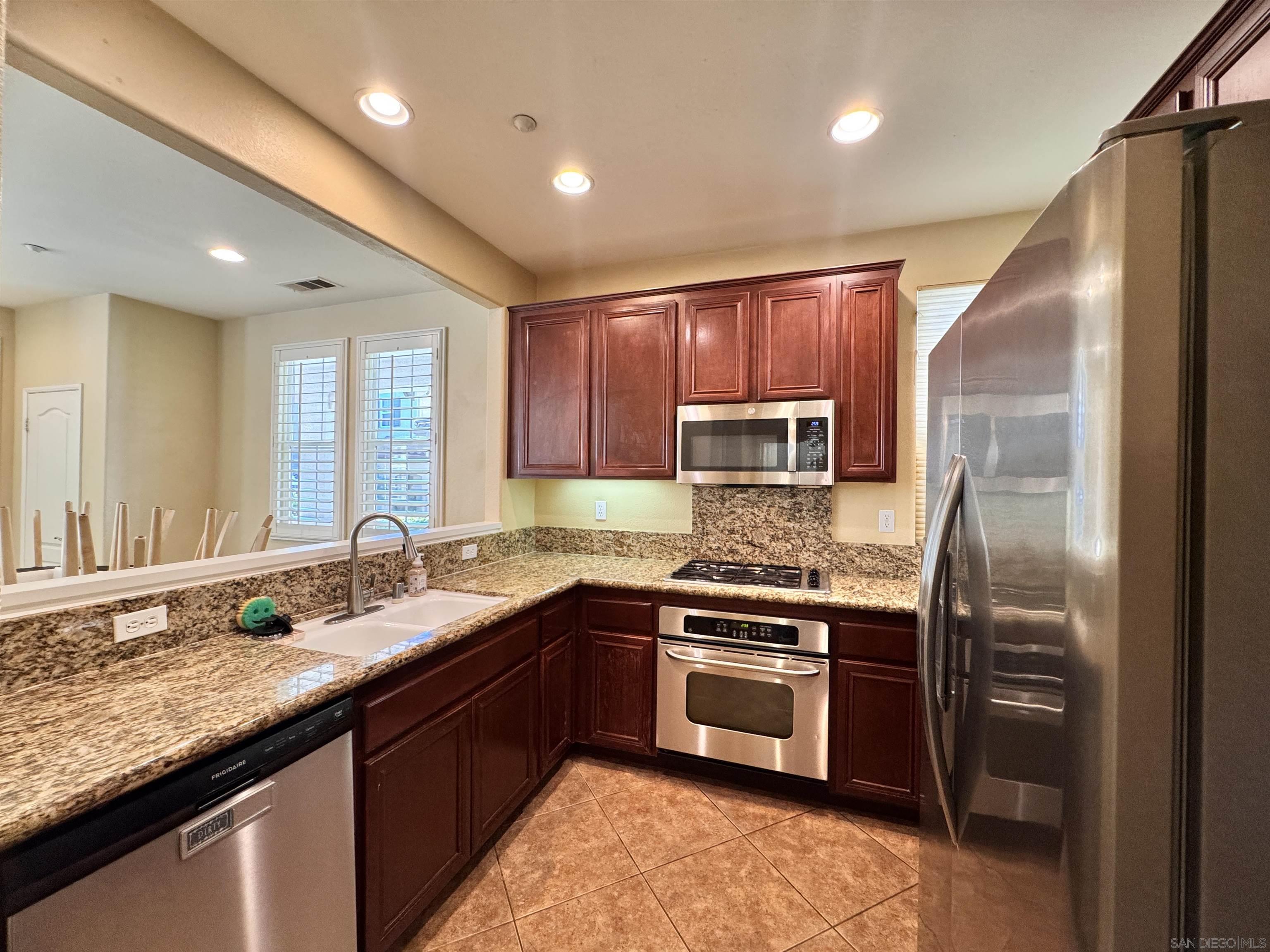 Detail Gallery Image 7 of 27 For 10430  Shelborne St  37, San Diego,  CA 92127 - 4 Beds | 2/1 Baths