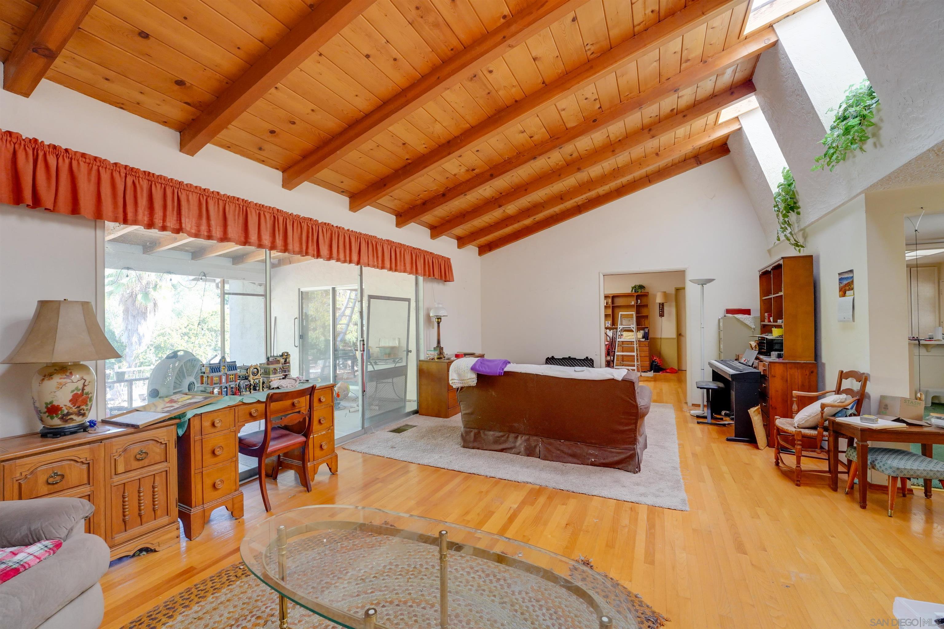 Detail Gallery Image 2 of 12 For 11446  Meadow Creek Road, El Cajon,  CA 92020 - 4 Beds | 3/1 Baths