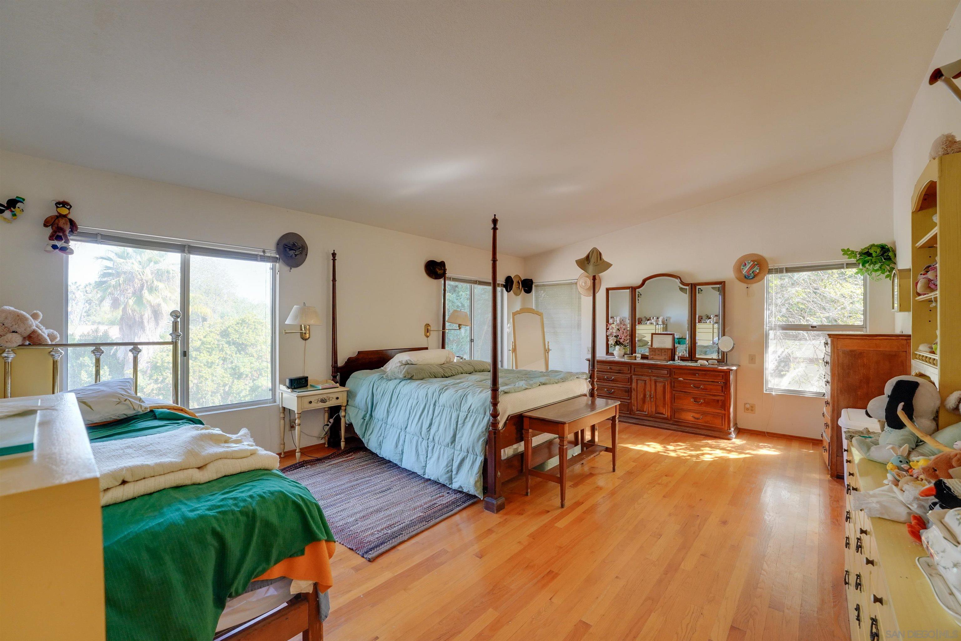 Detail Gallery Image 4 of 12 For 11446  Meadow Creek Road, El Cajon,  CA 92020 - 4 Beds | 3/1 Baths