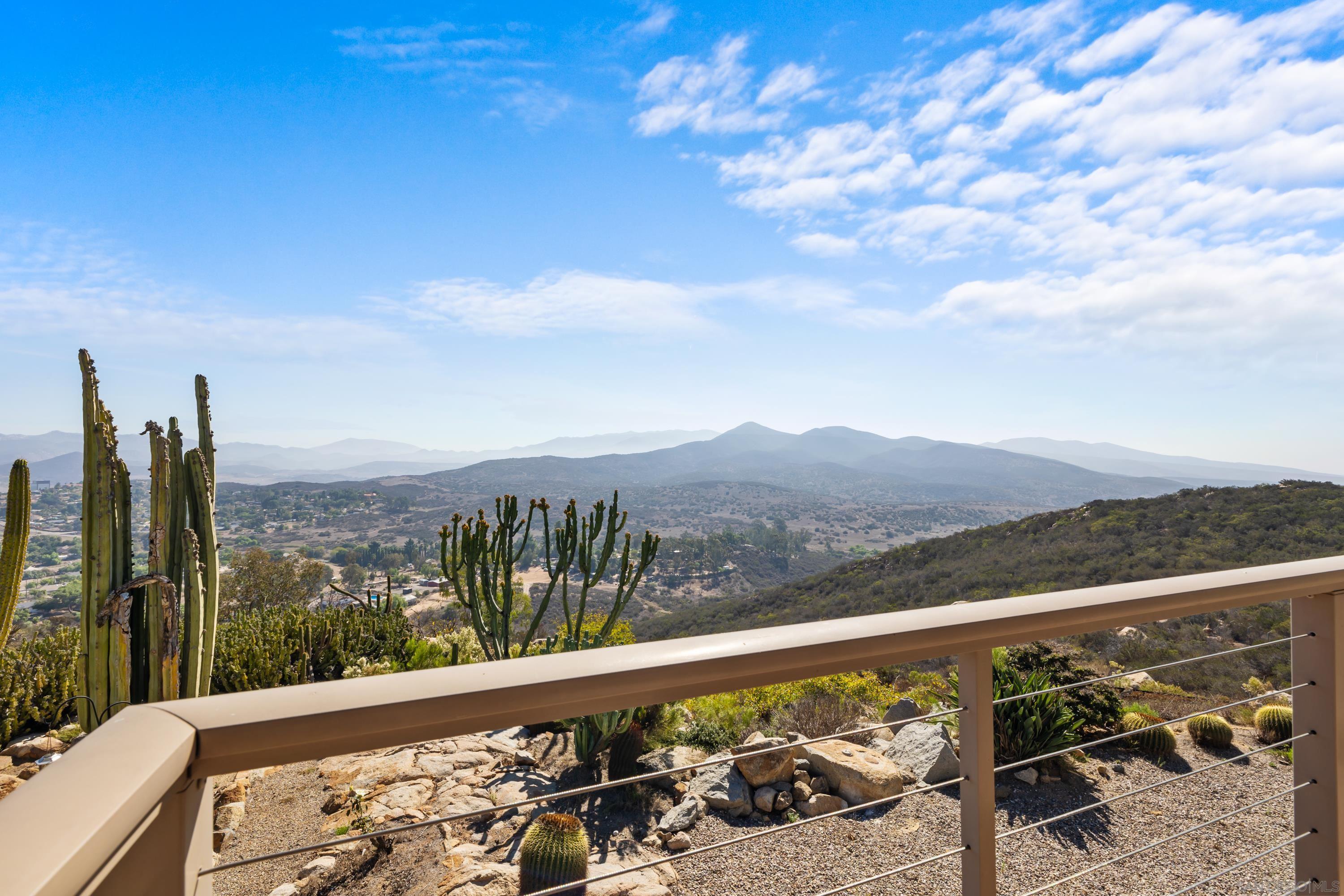 Detail Gallery Image 10 of 75 For 13605  Bear Mountain Way, Jamul,  CA 91935 - 3 Beds | 2/1 Baths