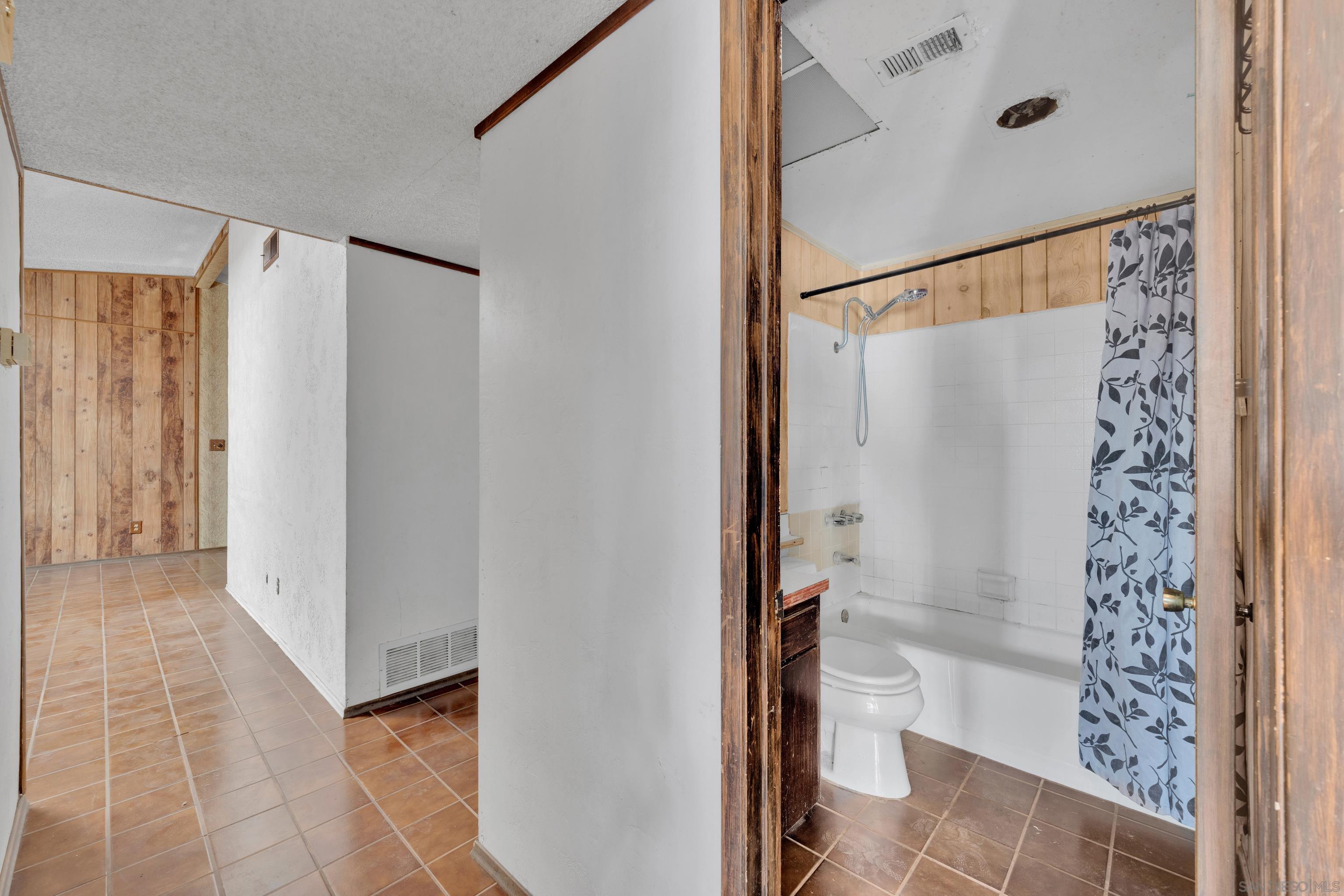 Detail Gallery Image 22 of 38 For 2565  Hopkins St, San Diego,  CA 92139 - 3 Beds | 2 Baths