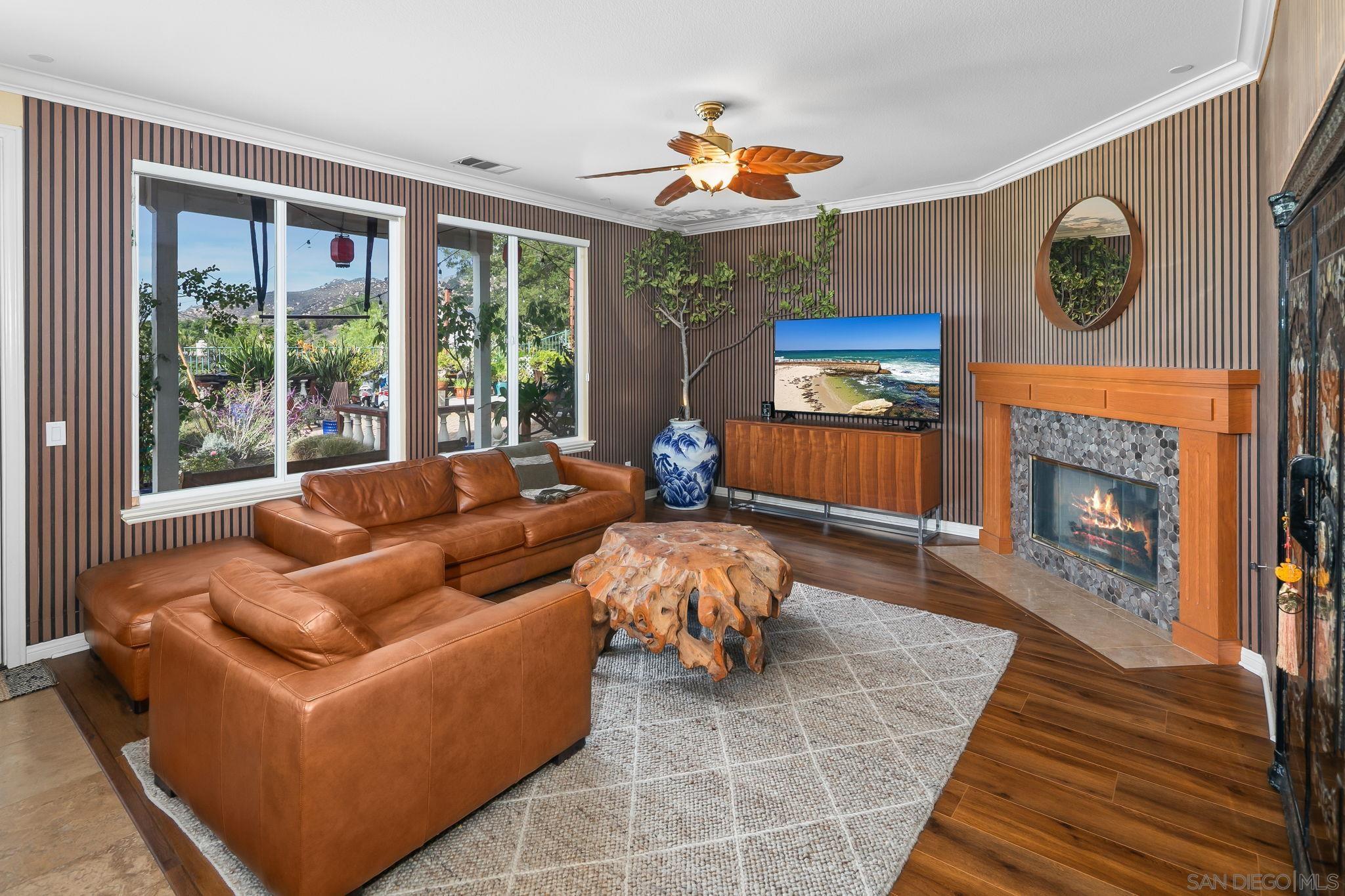 Detail Gallery Image 2 of 75 For 624  Ridgemont Cir, Escondido,  CA 92027 - 5 Beds | 4/1 Baths