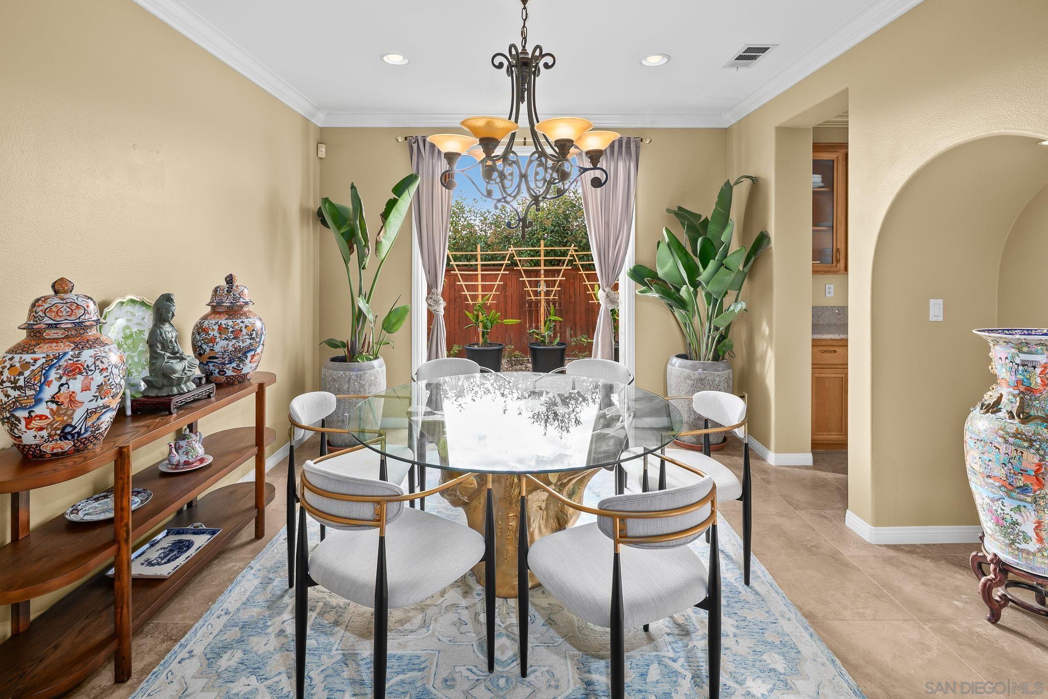 Detail Gallery Image 14 of 75 For 624  Ridgemont Cir, Escondido,  CA 92027 - 5 Beds | 4/1 Baths