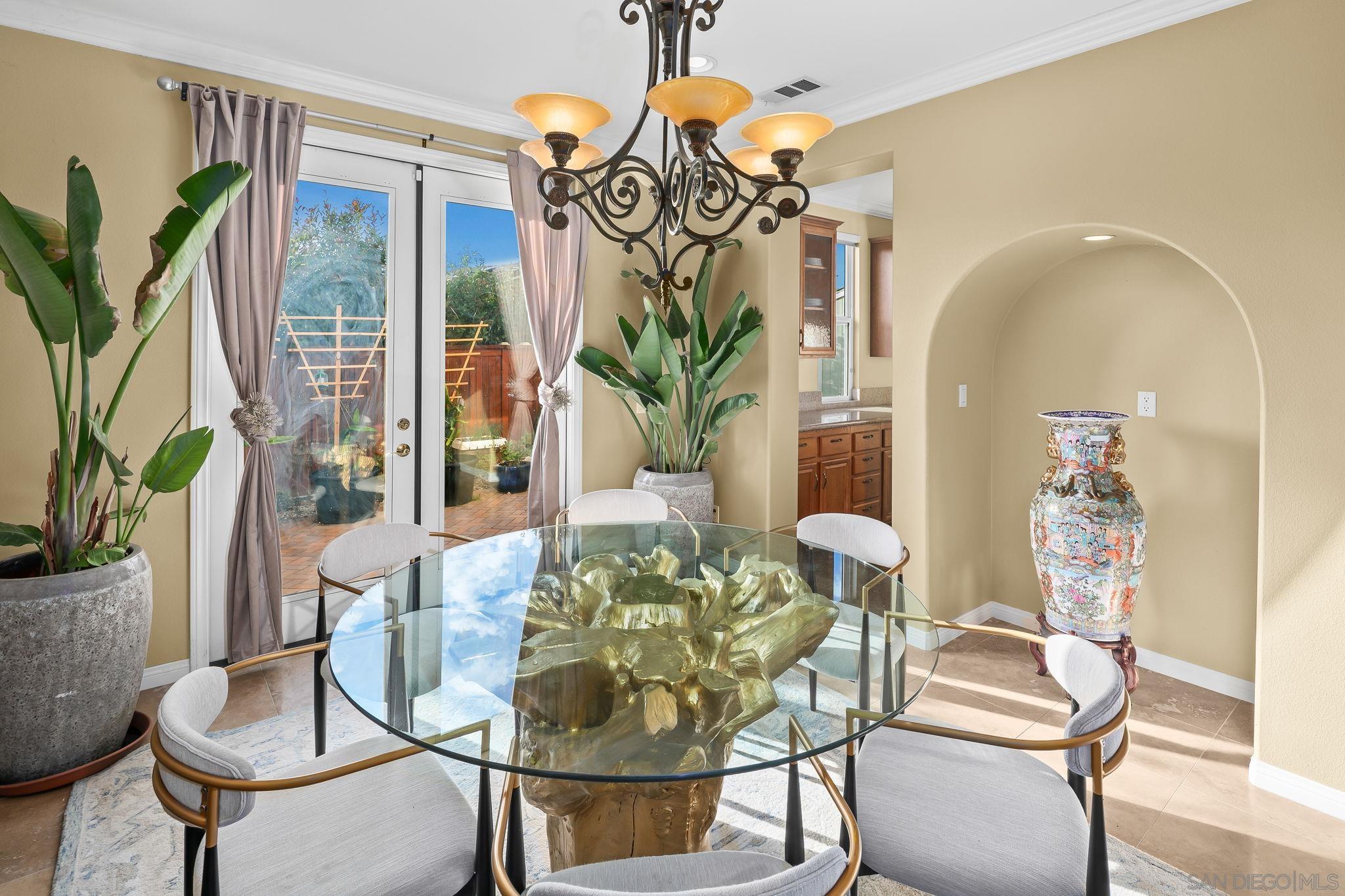 Detail Gallery Image 15 of 75 For 624  Ridgemont Cir, Escondido,  CA 92027 - 5 Beds | 4/1 Baths