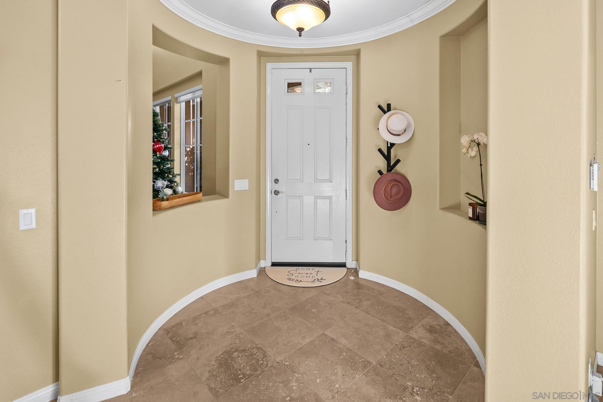 Detail Gallery Image 17 of 75 For 624  Ridgemont Cir, Escondido,  CA 92027 - 5 Beds | 4/1 Baths