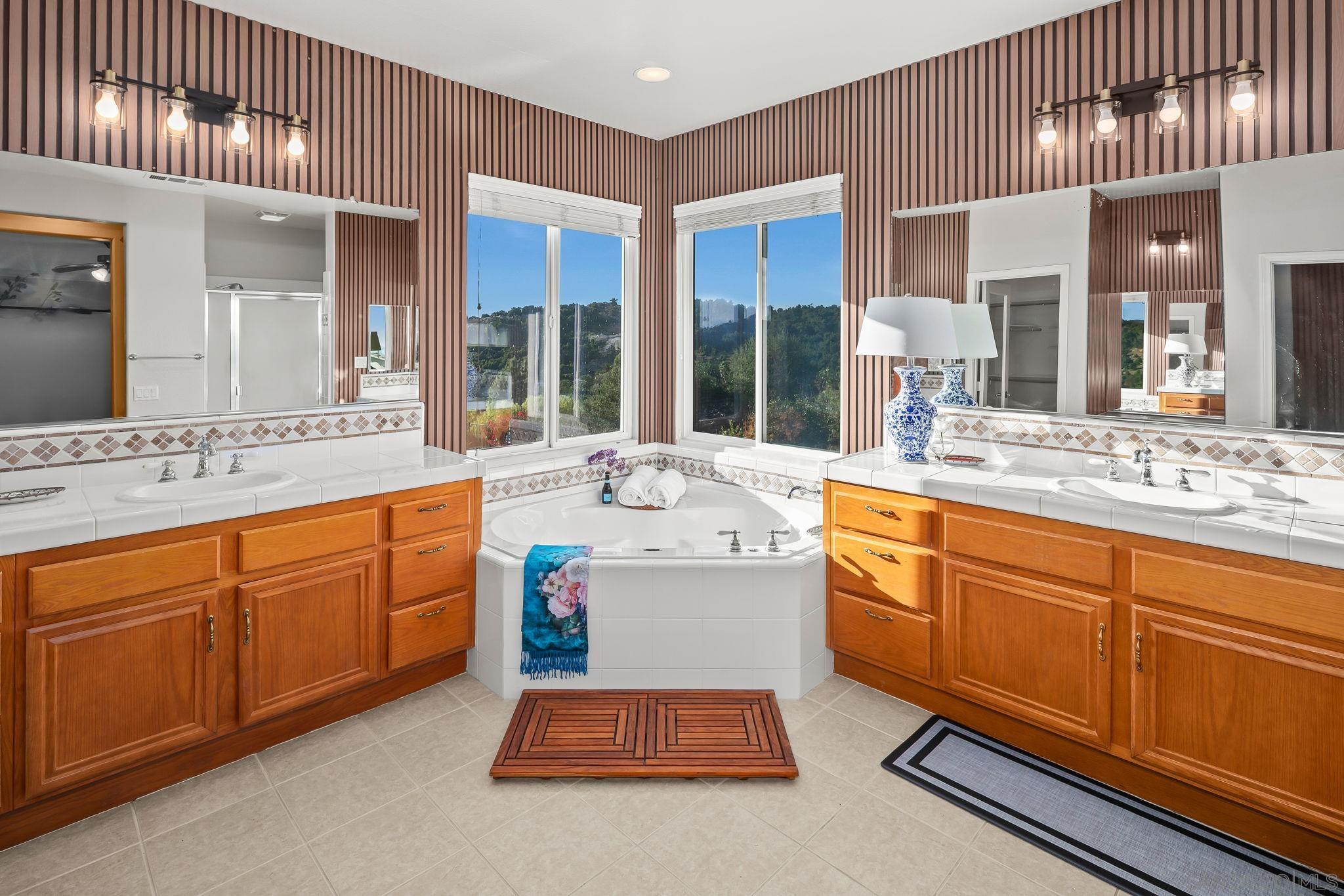 Detail Gallery Image 23 of 75 For 624  Ridgemont Cir, Escondido,  CA 92027 - 5 Beds | 4/1 Baths