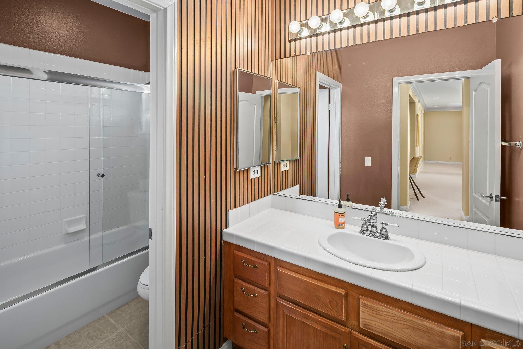 Detail Gallery Image 35 of 75 For 624  Ridgemont Cir, Escondido,  CA 92027 - 5 Beds | 4/1 Baths