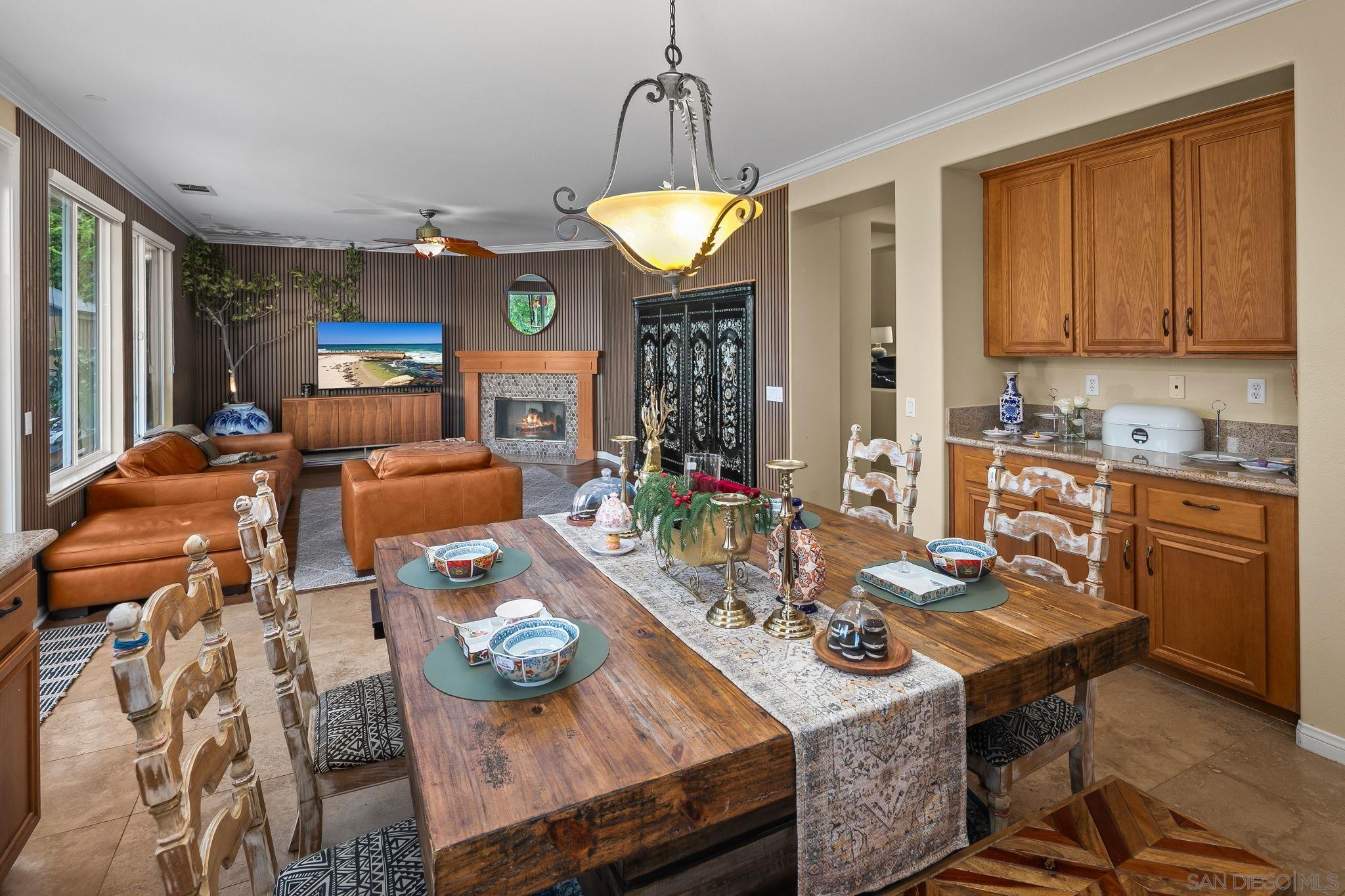 Detail Gallery Image 9 of 75 For 624  Ridgemont Cir, Escondido,  CA 92027 - 5 Beds | 4/1 Baths