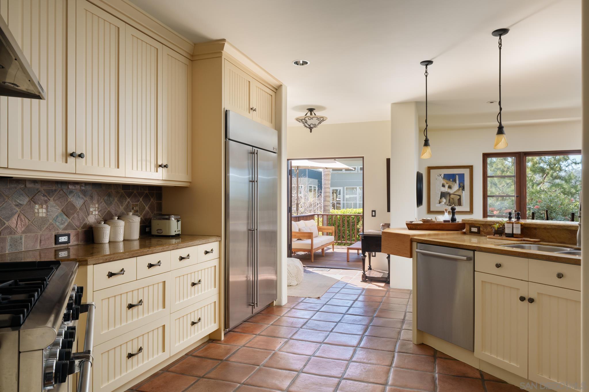 Detail Gallery Image 11 of 52 For 2563  via Pisa, Del Mar,  CA 92014 - 4 Beds | 3/1 Baths