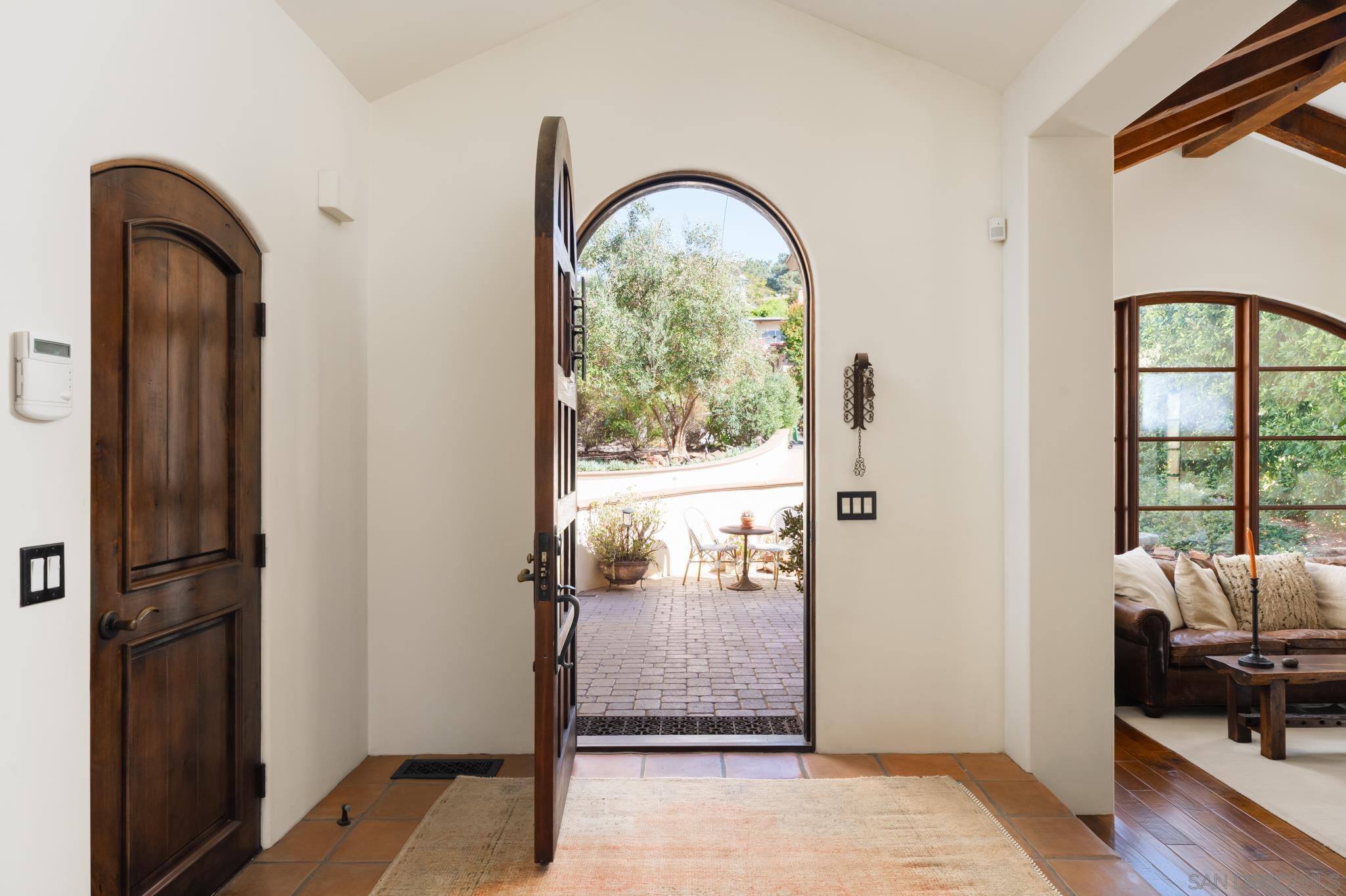 Detail Gallery Image 7 of 52 For 2563  via Pisa, Del Mar,  CA 92014 - 4 Beds | 3/1 Baths