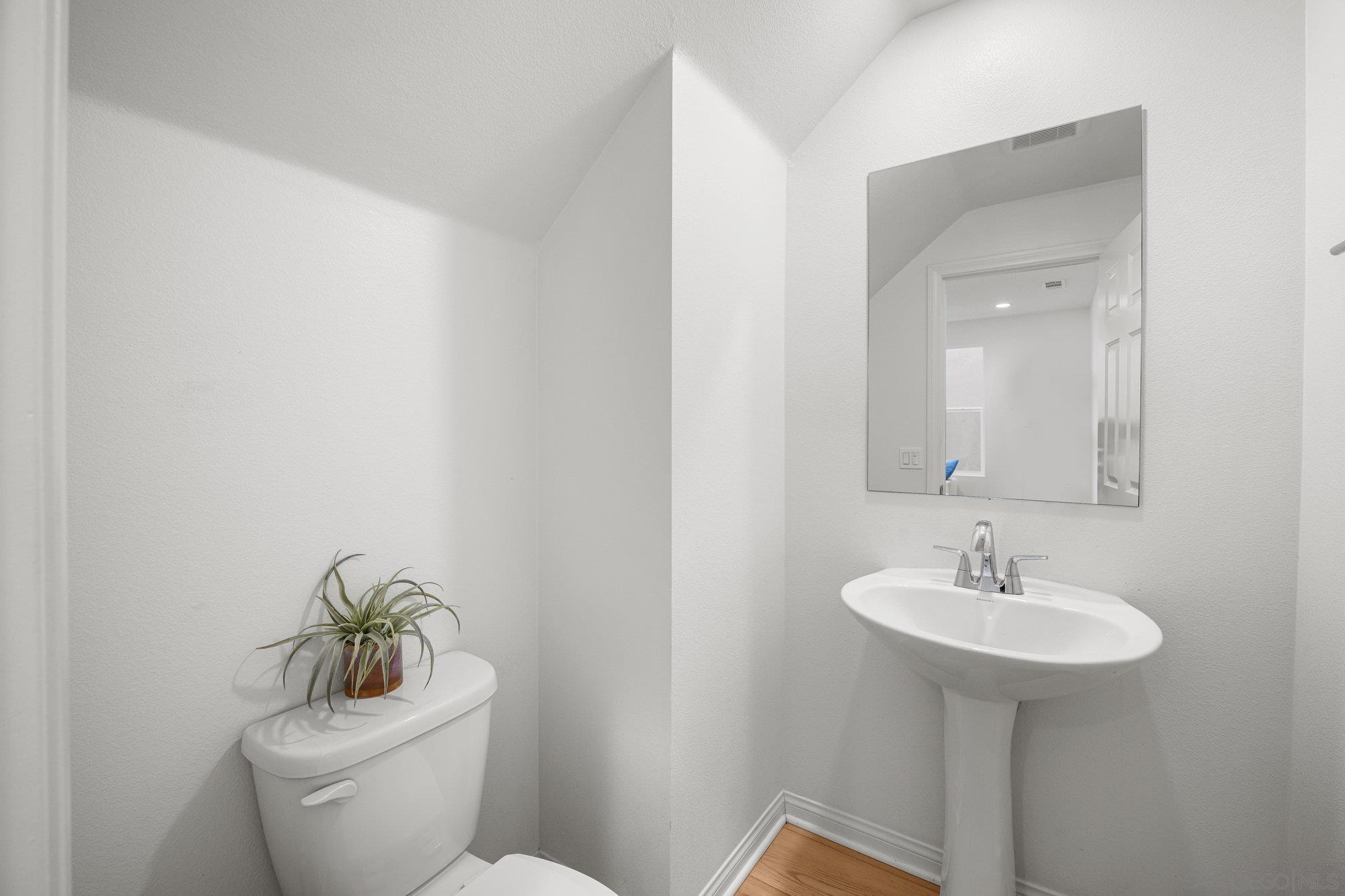 Detail Gallery Image 14 of 37 For 2612   Babaco, Spring Valley,  CA 91977 - 3 Beds | 2/1 Baths