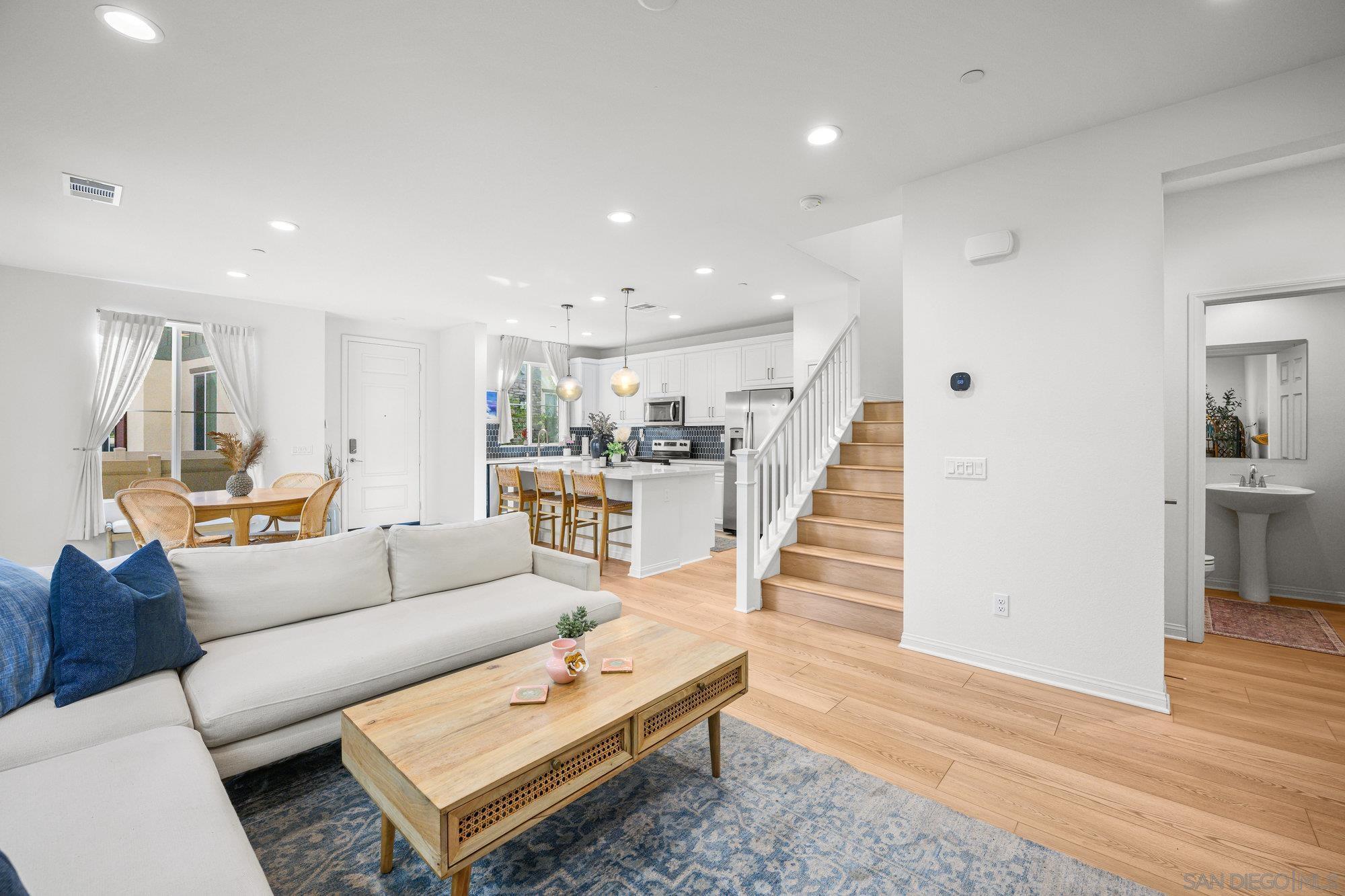 Detail Gallery Image 5 of 37 For 2612   Babaco, Spring Valley,  CA 91977 - 3 Beds | 2/1 Baths