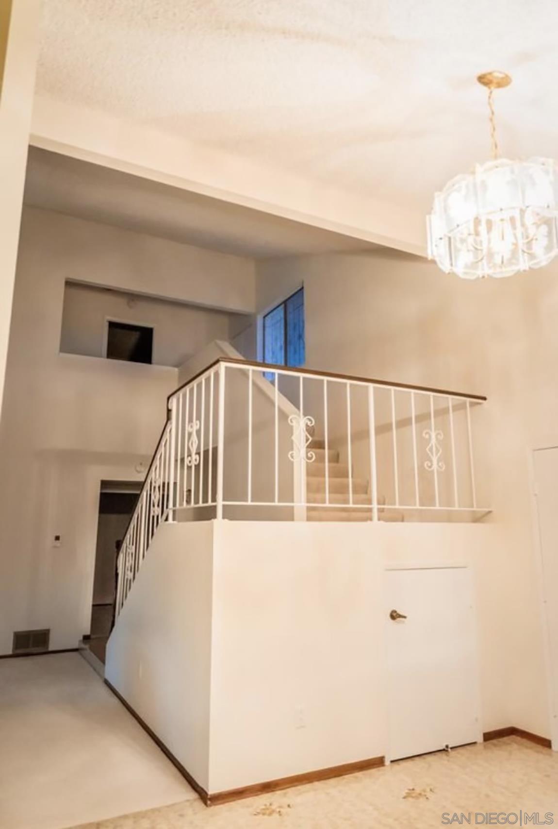 Detail Gallery Image 7 of 34 For 8148  Dicenza Ln, San Diego,  CA 92119 - 4 Beds | 2 Baths