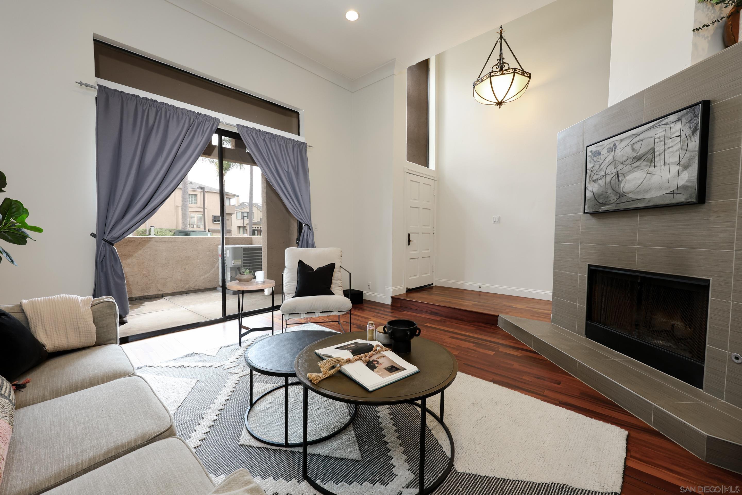 Detail Gallery Image 4 of 29 For 4351  Nobel Dr  #60,  San Diego,  CA 92122 - 3 Beds | 2/1 Baths